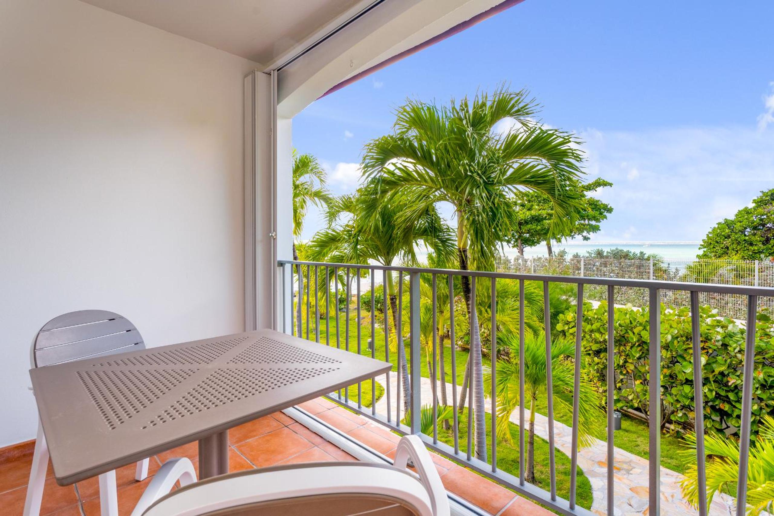 One-Bedroom Suite with Garden View photo 2