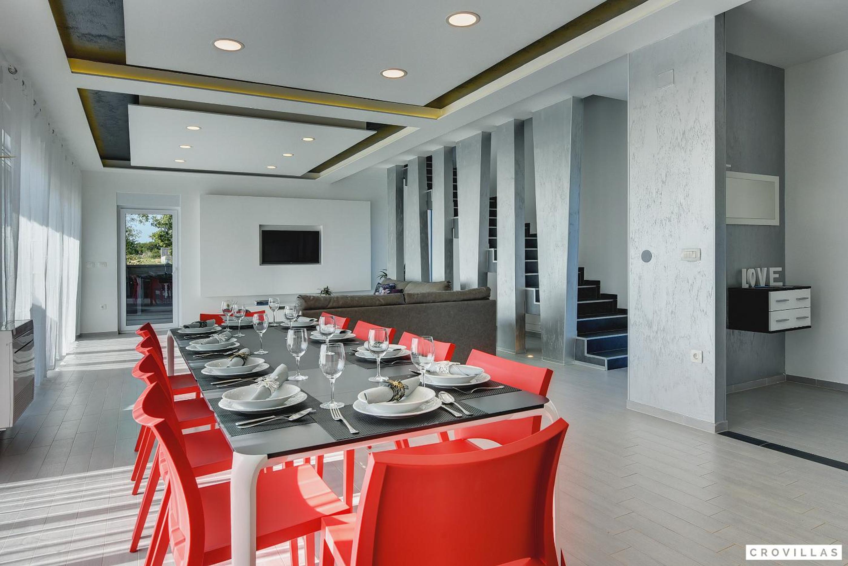 Five-Bedroom Villa photo 3