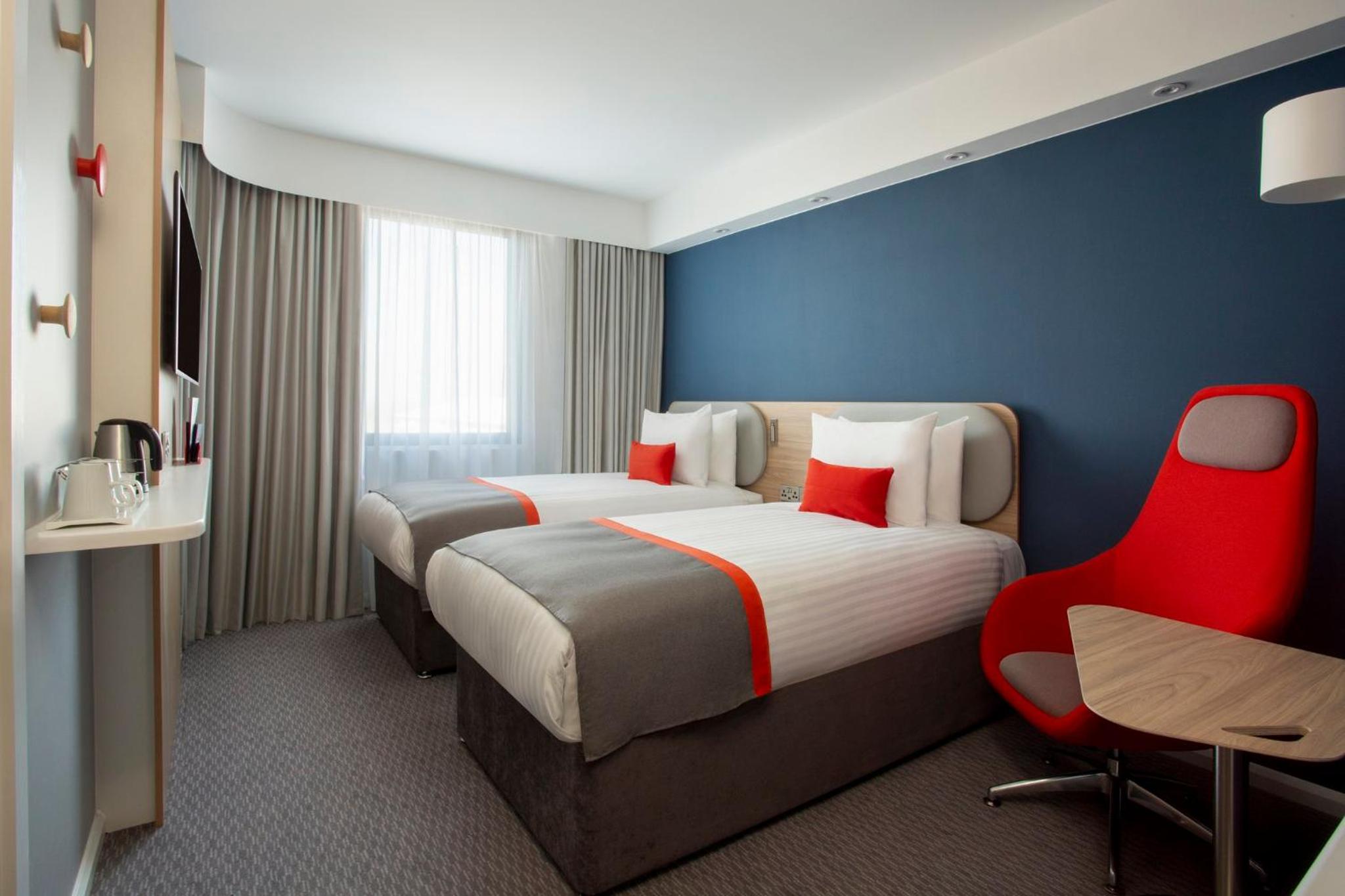 Standard Twin Room - Photo 9