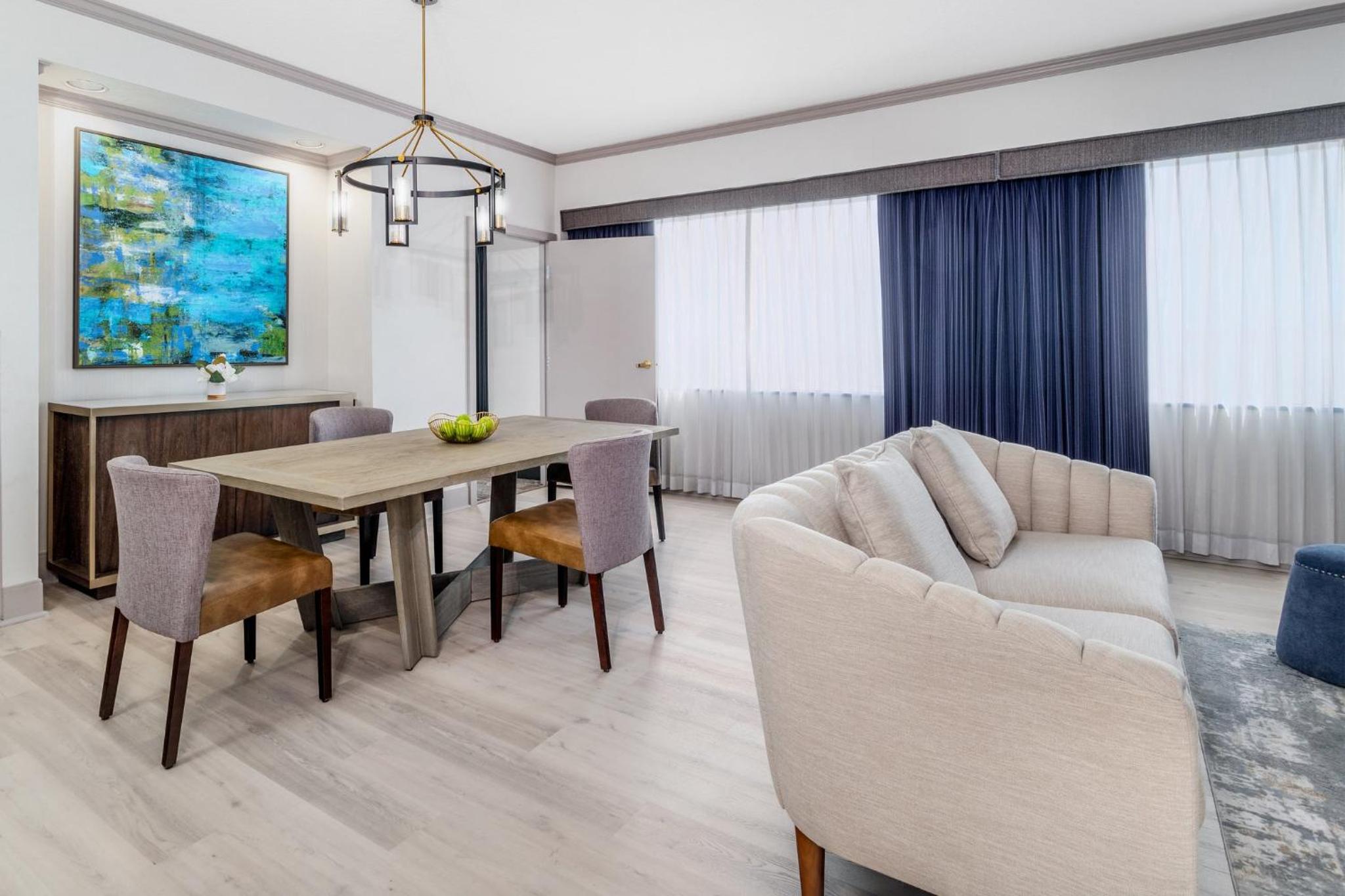Standard King Room with Harbor View - Photo 1