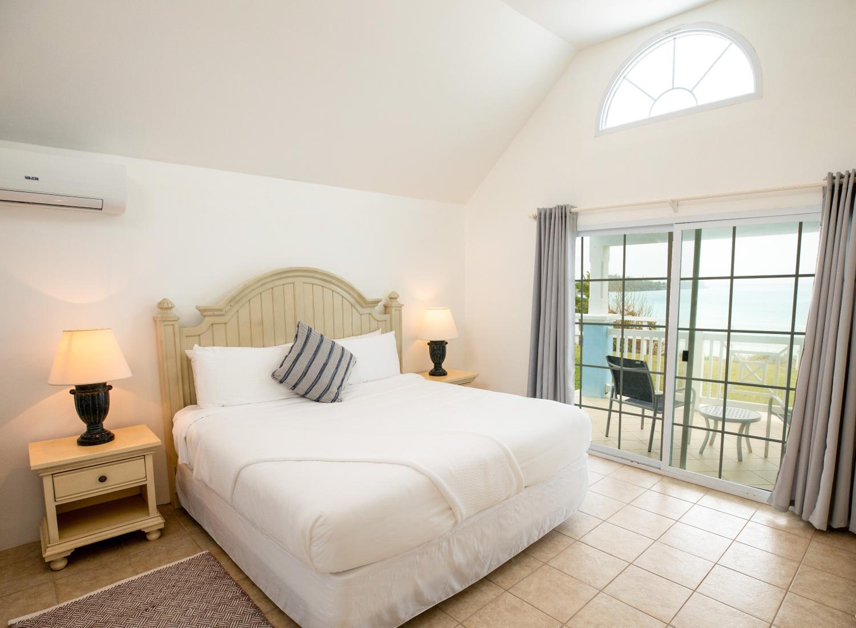Deluxe Double Room with Side Sea View photo 2