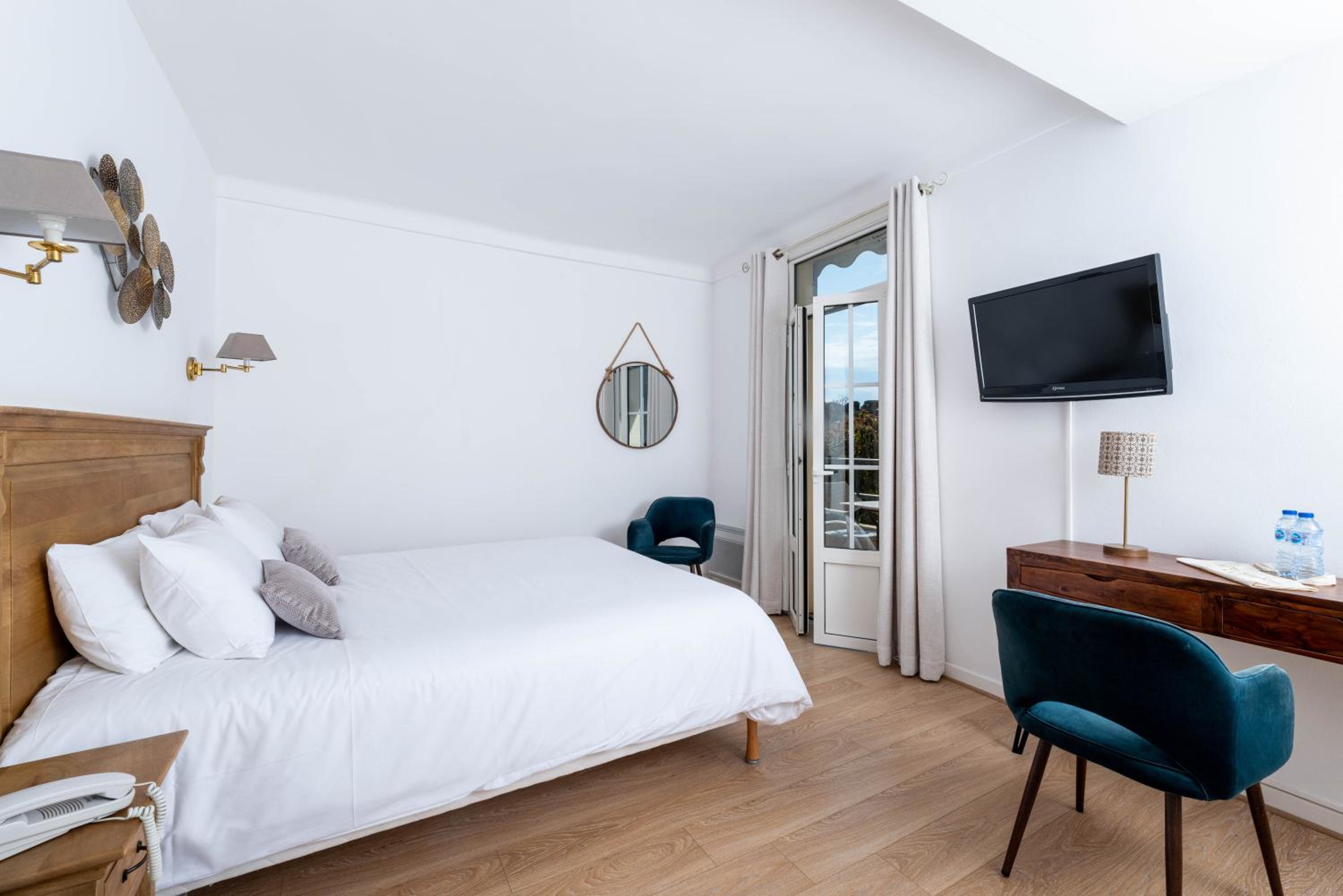 Large Superior Double Room  - Photo 8