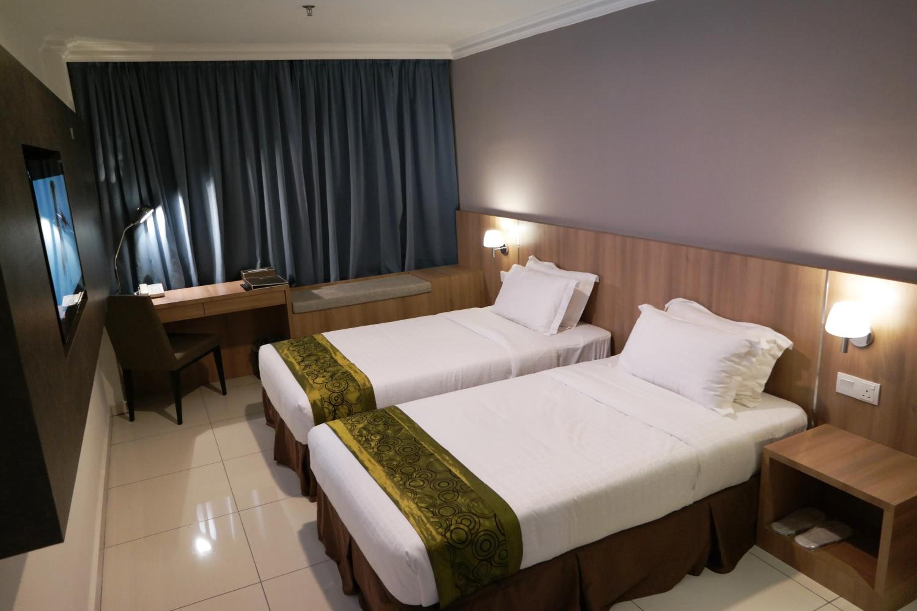 Standard Twin Room - Photo 4