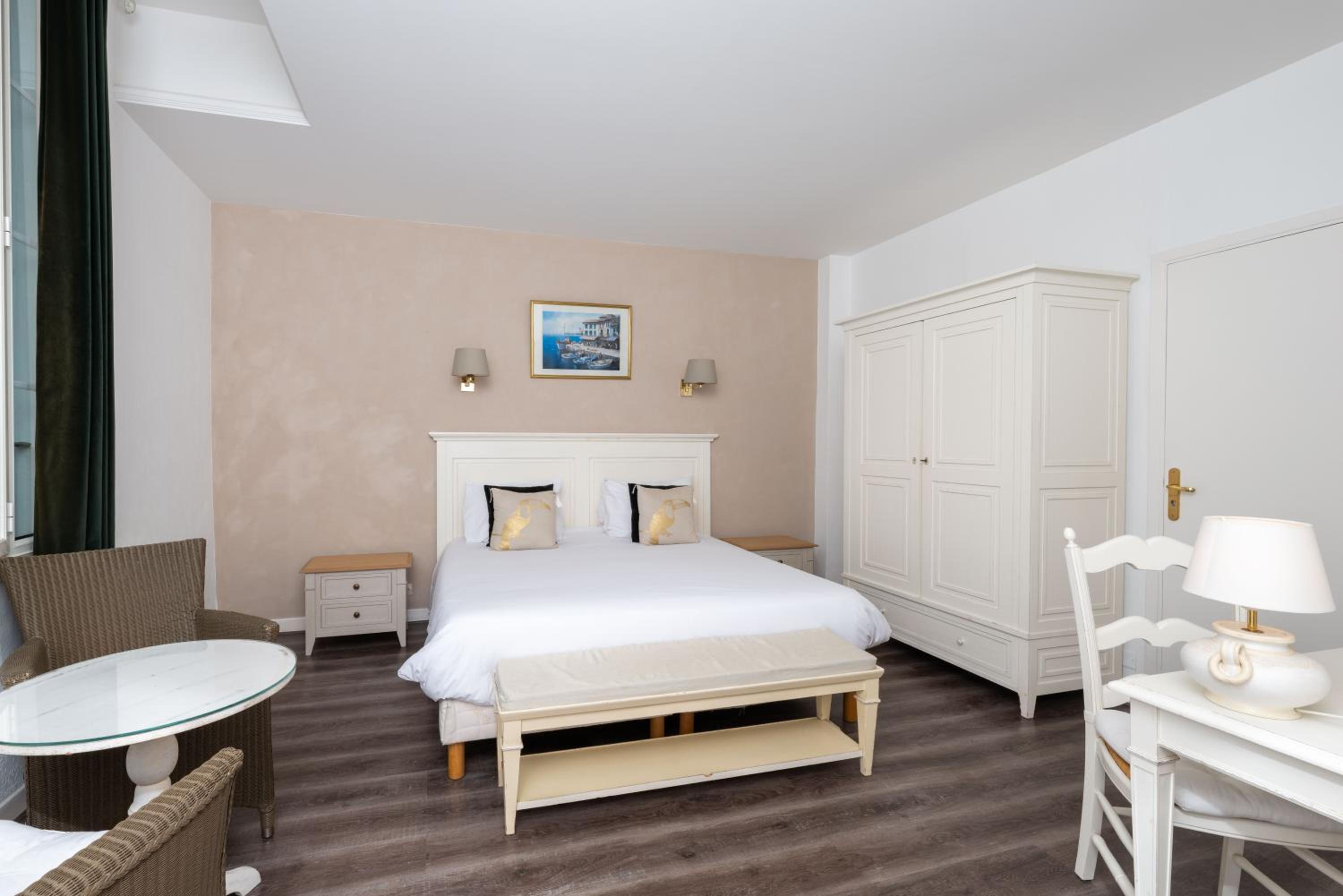 Large Superior Double Room  - Photo 6
