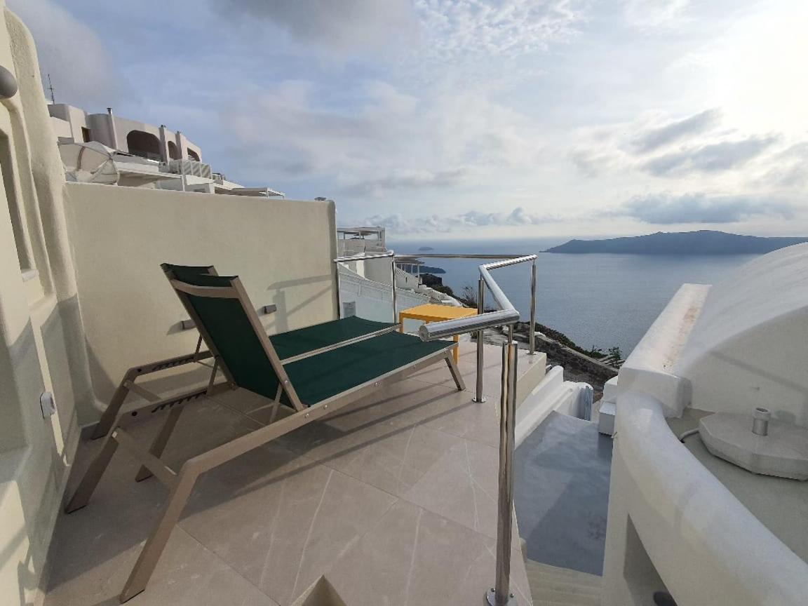 Standard Cave Suite with outdoor Hot Tub and Caldera View - Photo 3