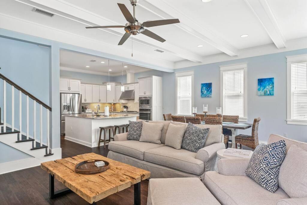 Five-Bedroom House photo 3