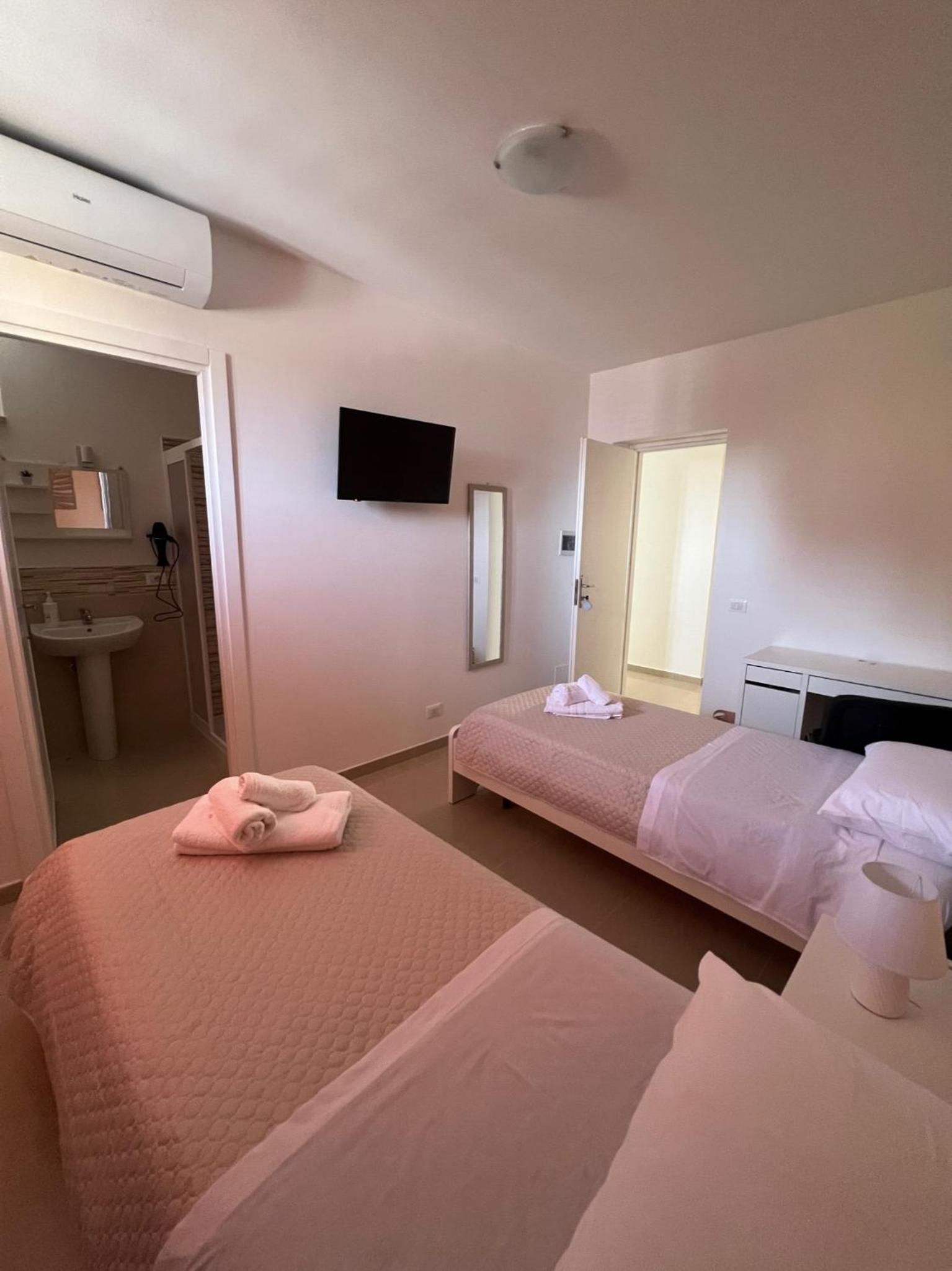 Double or Twin Room photo 2