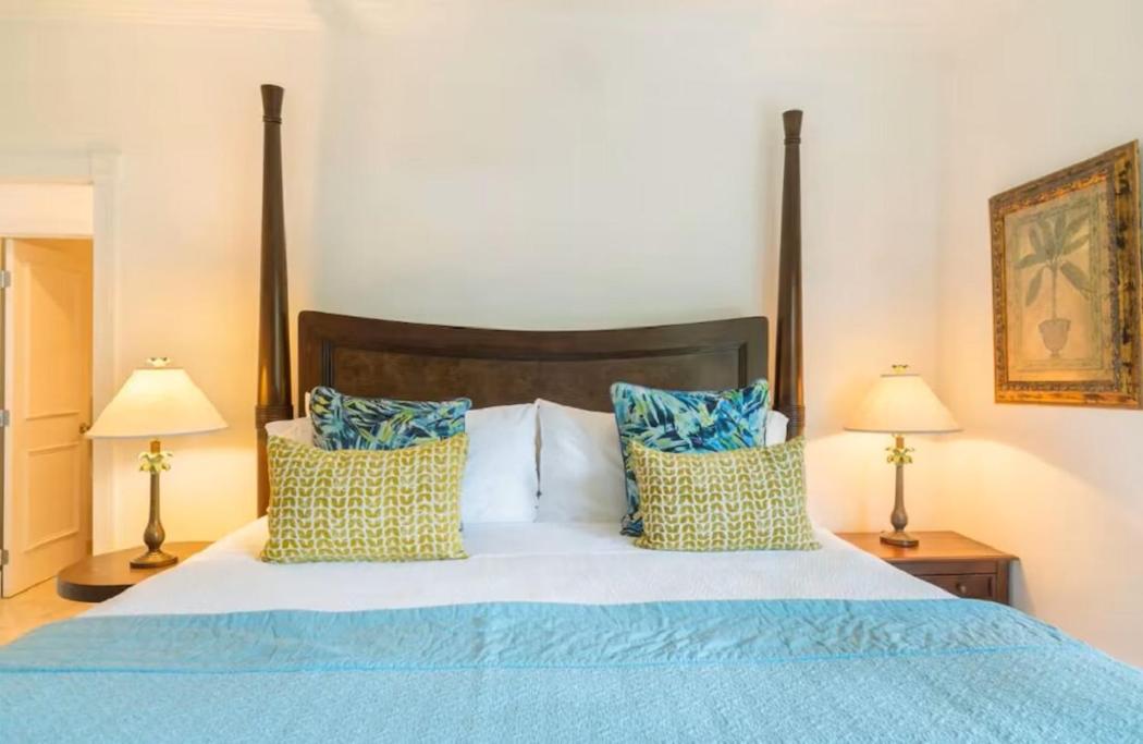 6-Schlafzimmer, 2-stöckige, ozeanfrontische Grande Villa