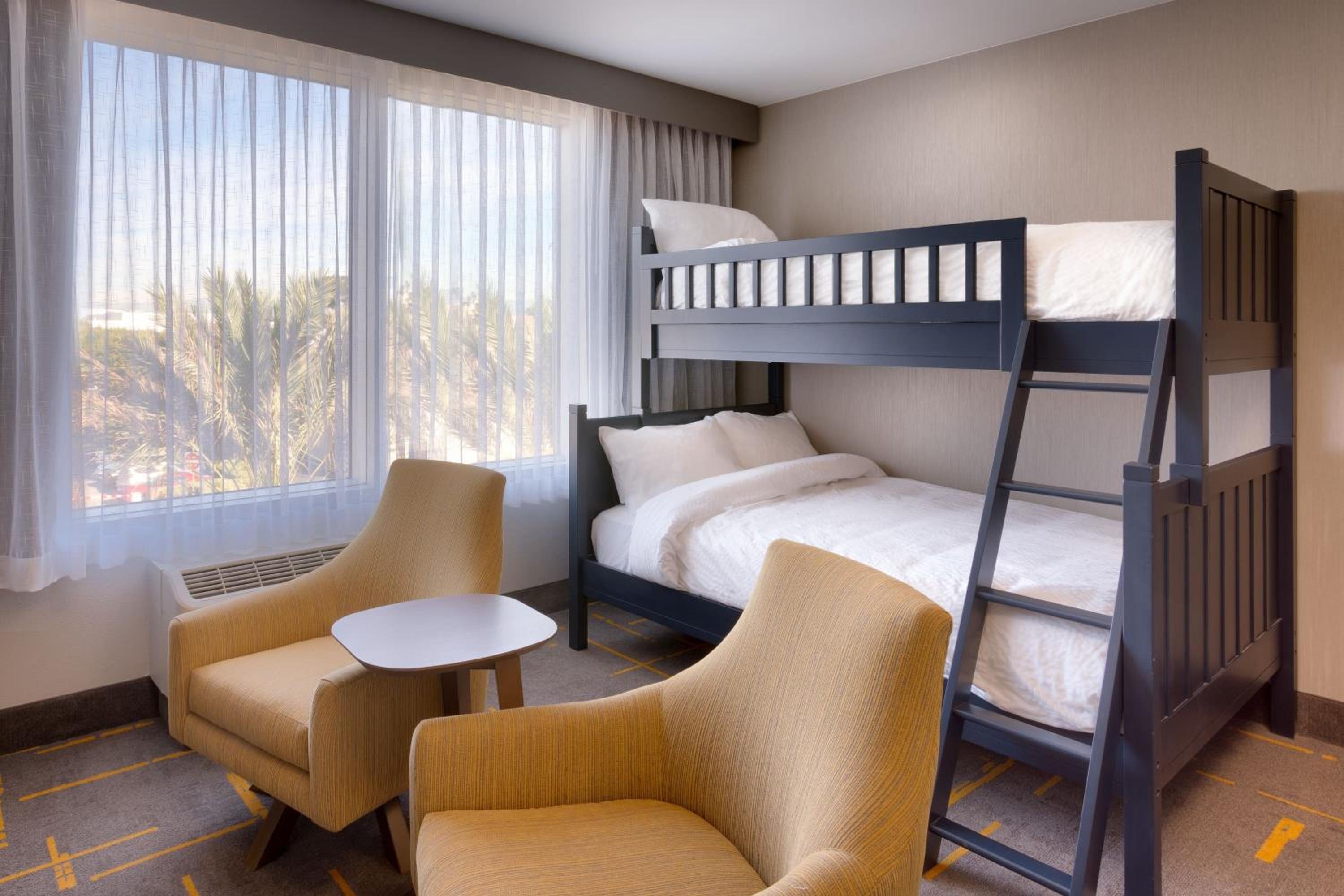 2 Room Suite, 2 Queen Beds with Sofa Bed, and 2 Twin Bunk Beds photo 2