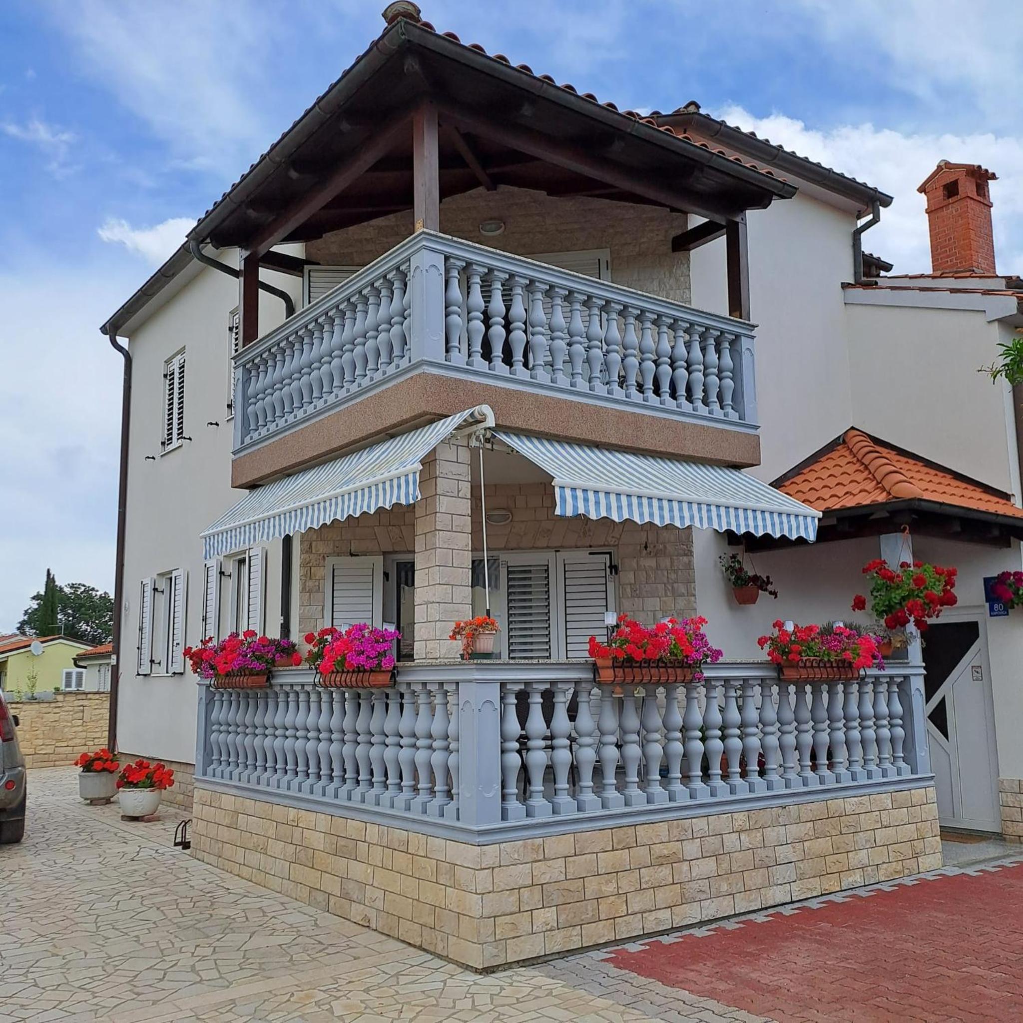 Studio with Balcony - Photo 18