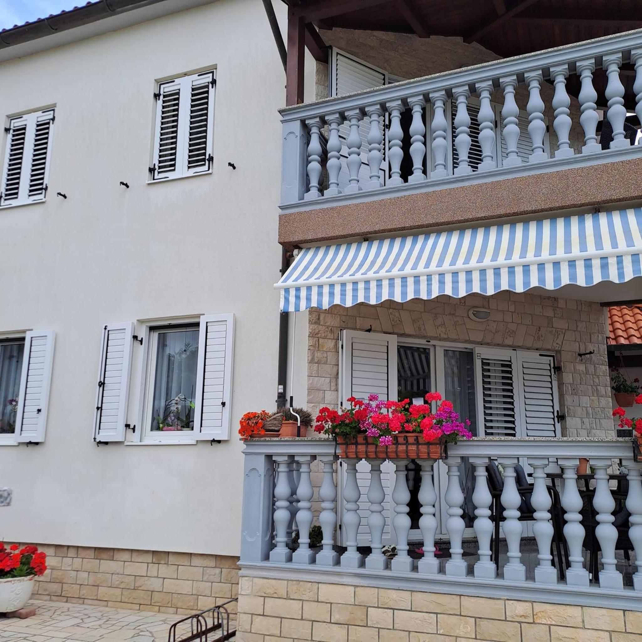 Apartment with Balcony - Photo 23