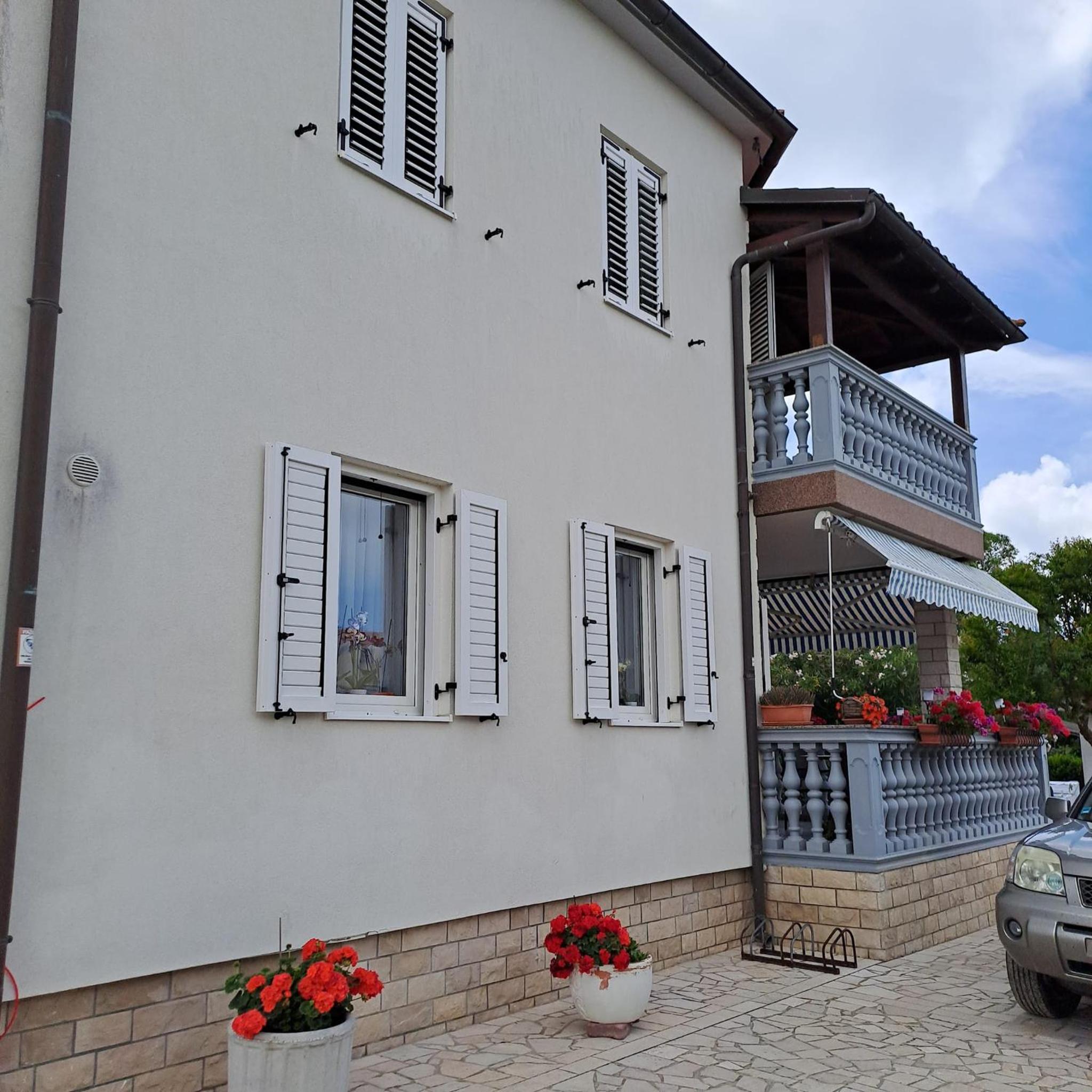Apartment with Balcony - Photo 26
