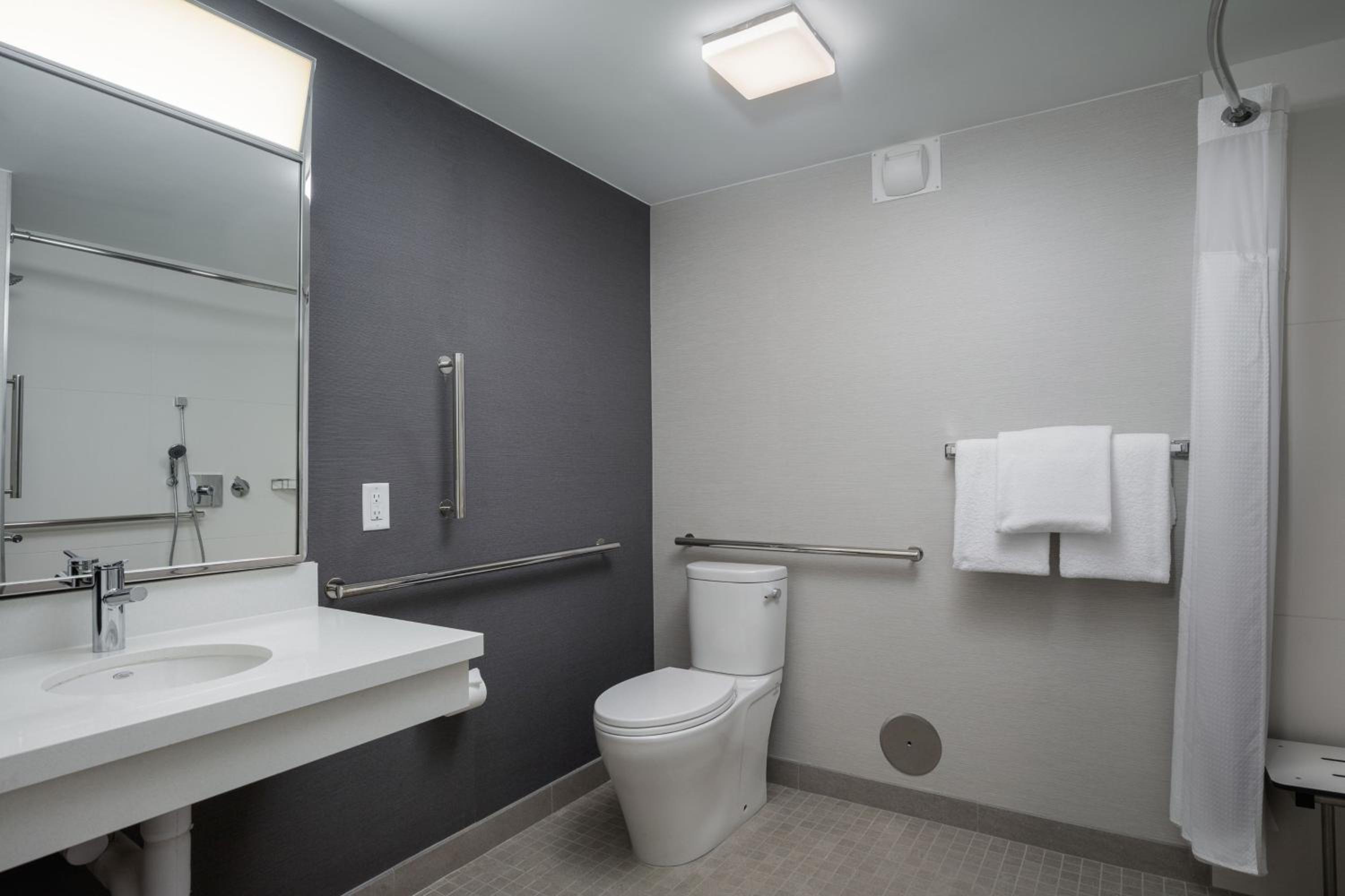 King Room with Sofa Bed - Hearing Accessible - Photo 6