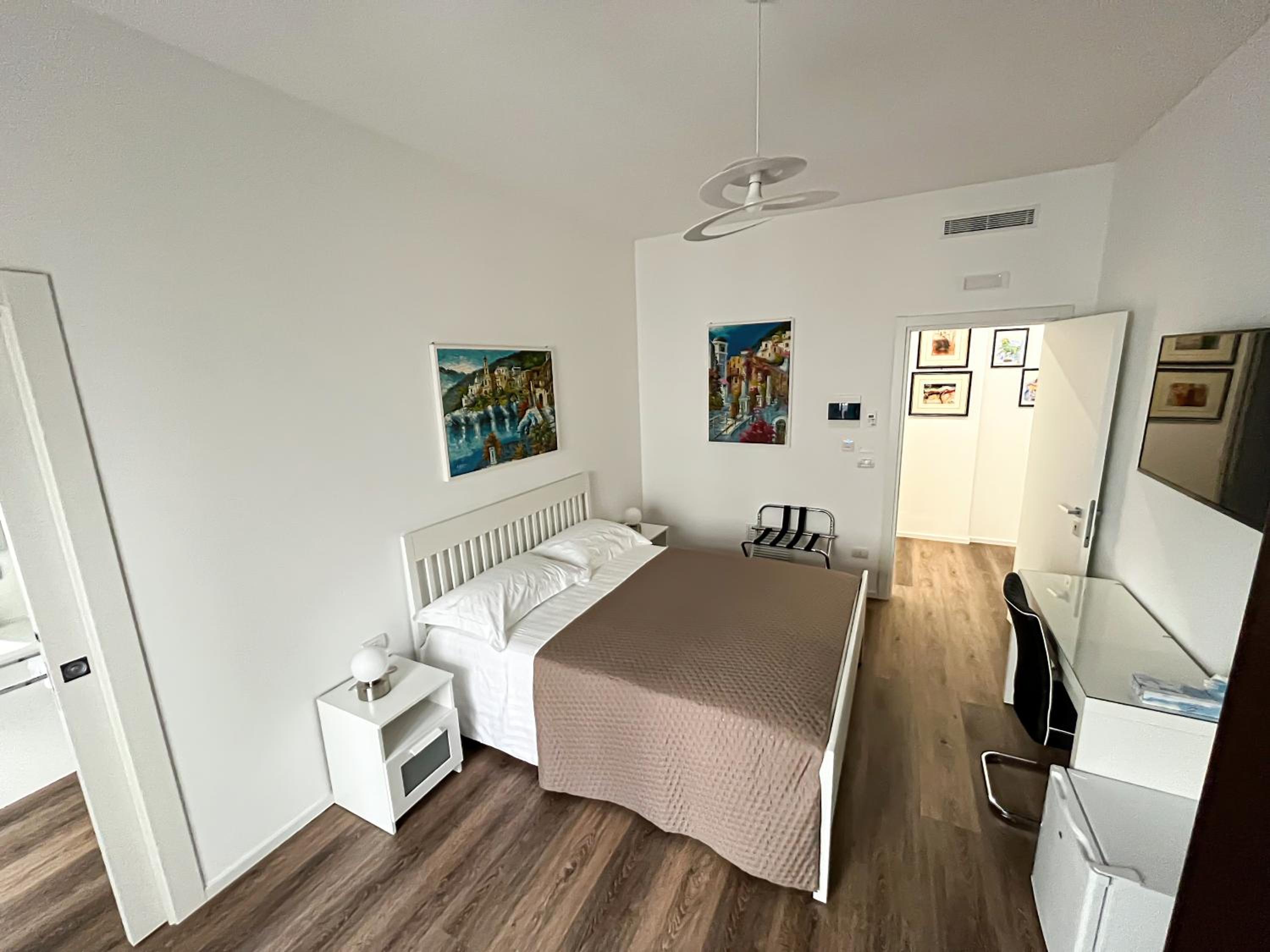Deluxe Room - Photo 8