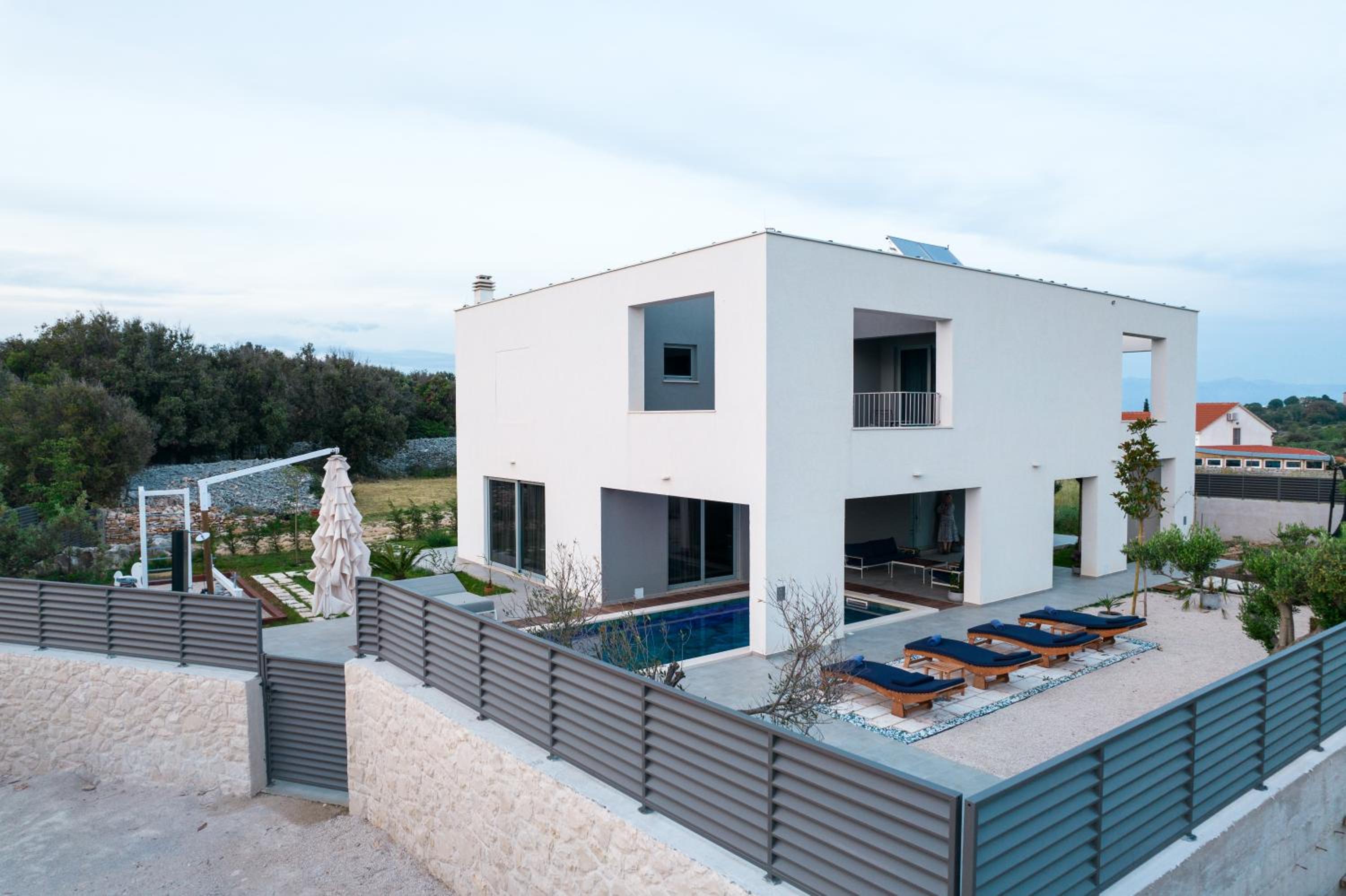 Villa photo 2