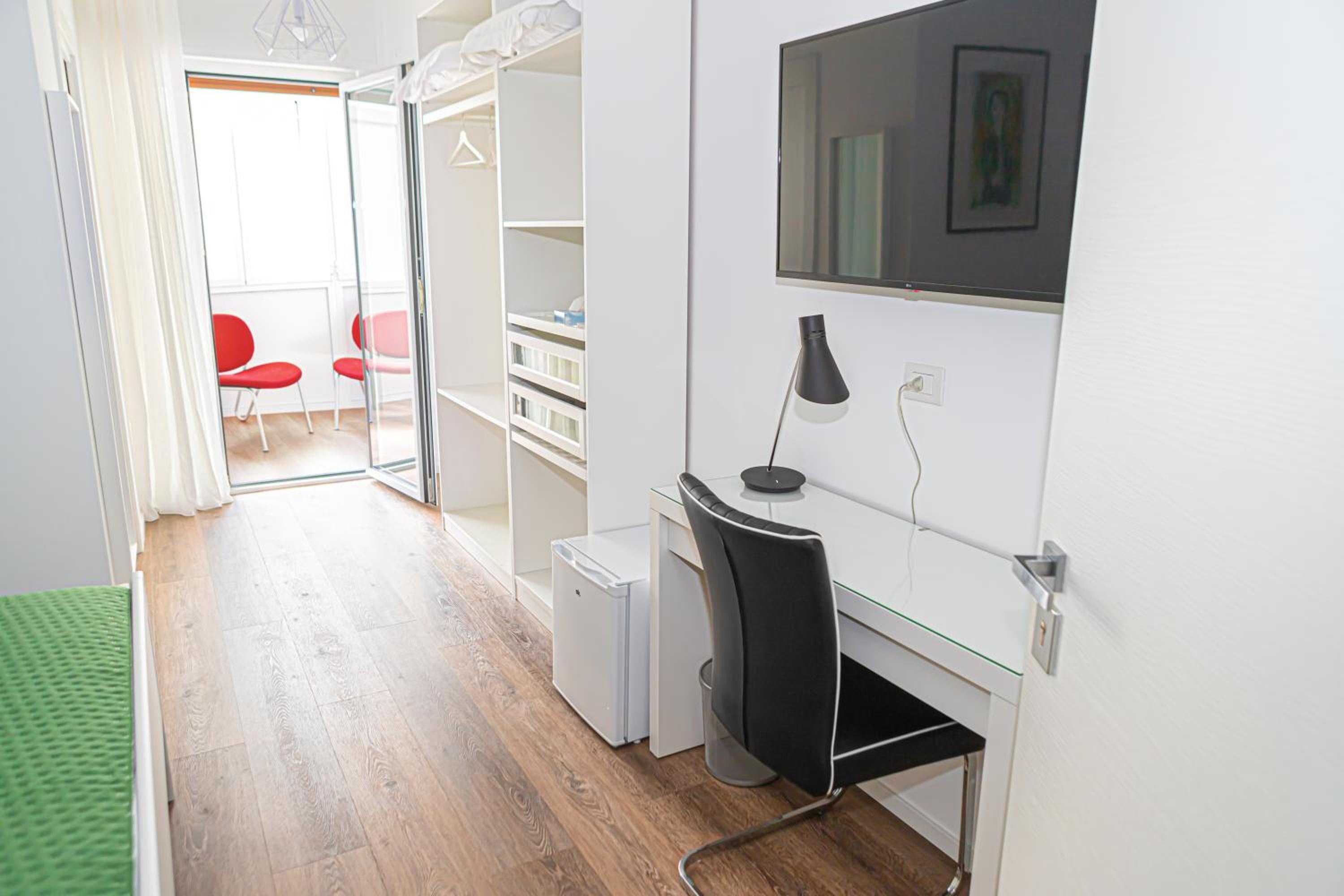 Deluxe Room - Photo 13