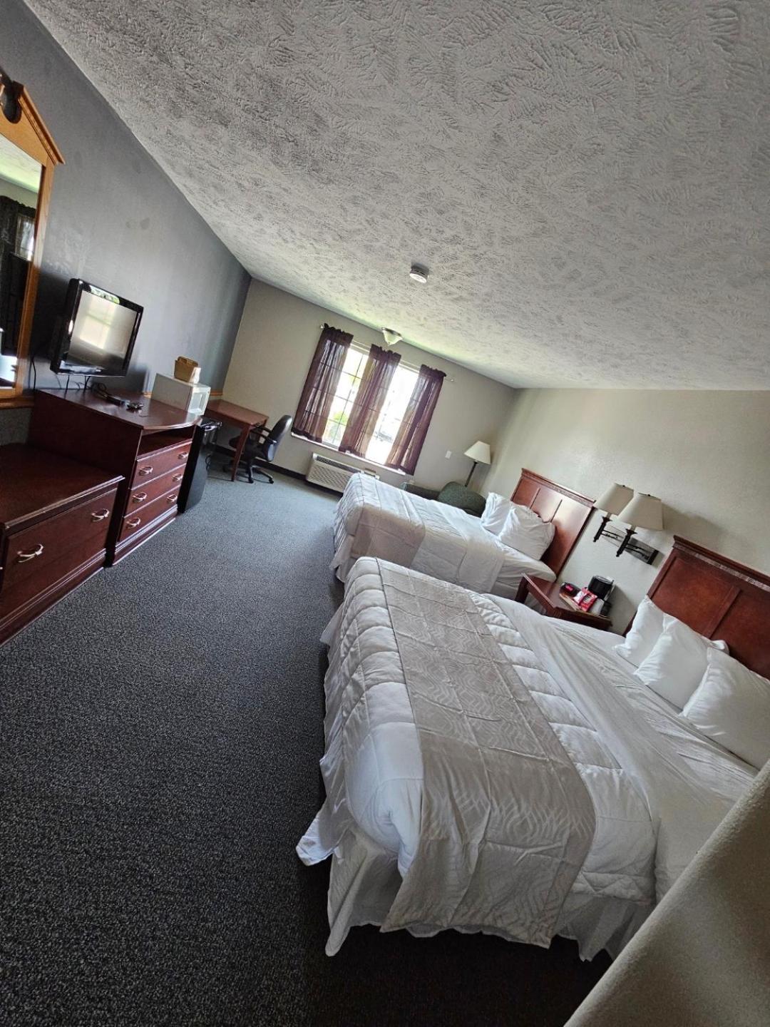 Queen Room with Two Queen Beds - Photo 1