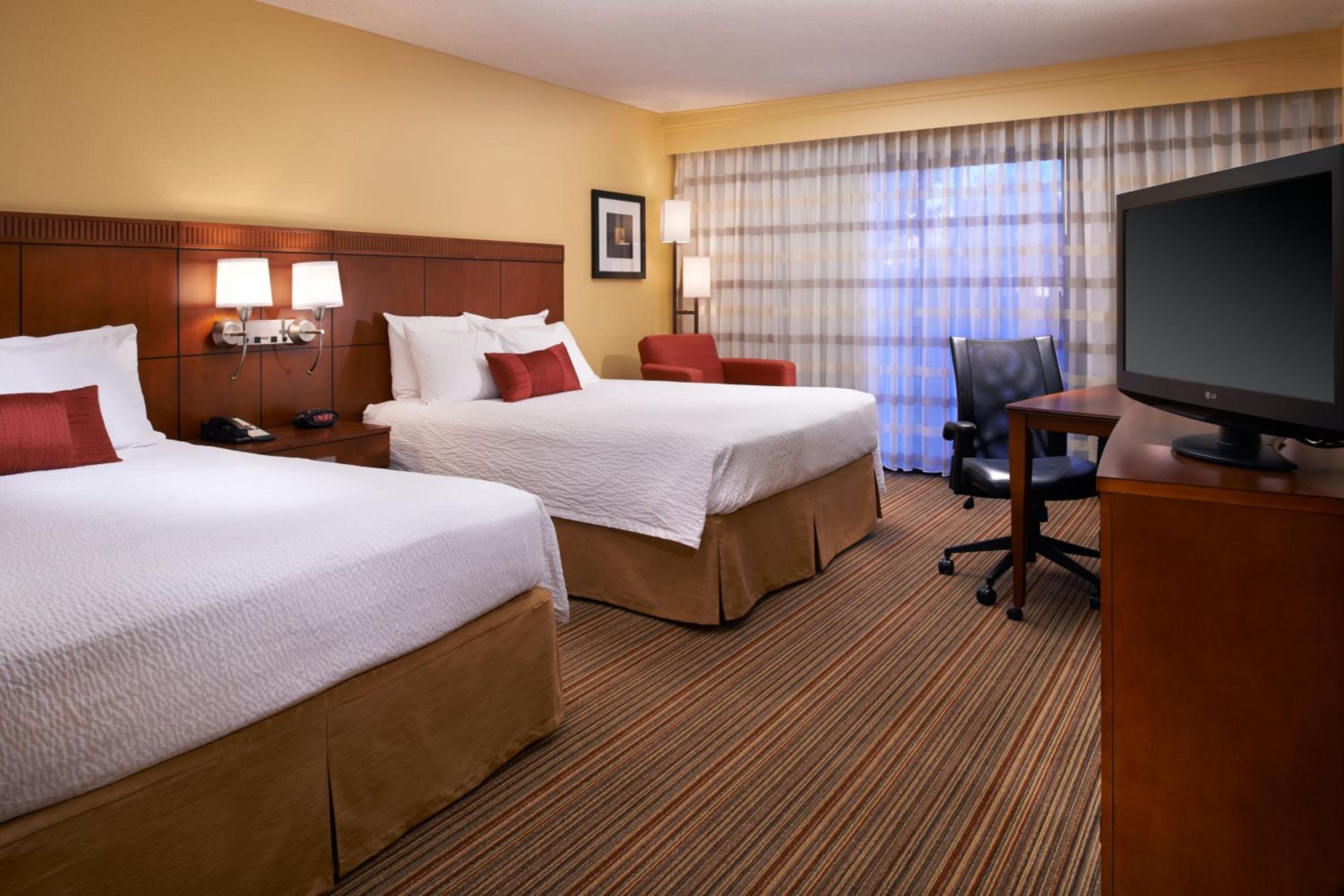 Double Room with Two Double Beds - Photo 1