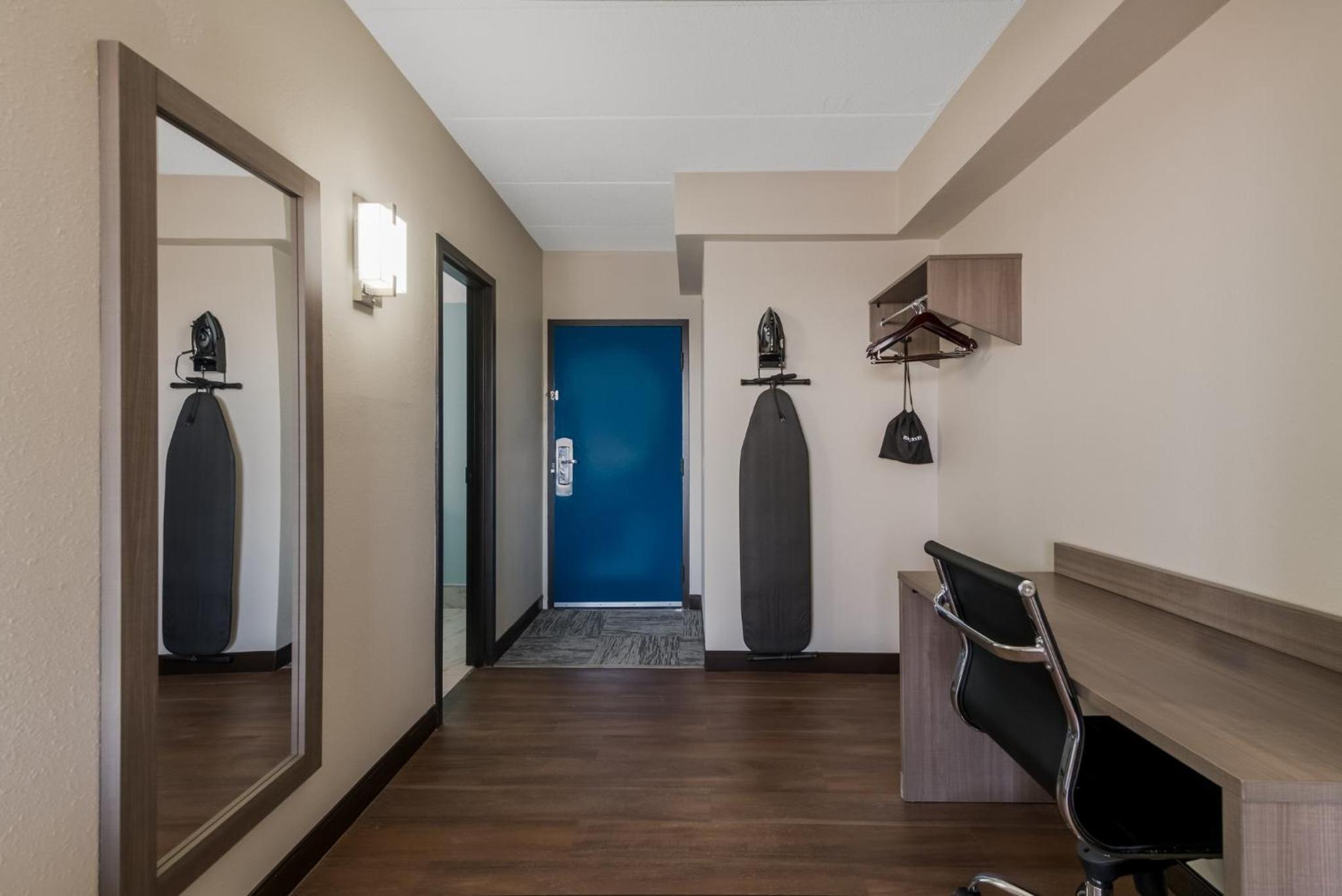  Premium King Room Disability Access with Partial Ocean View Smoke Free - Photo 10