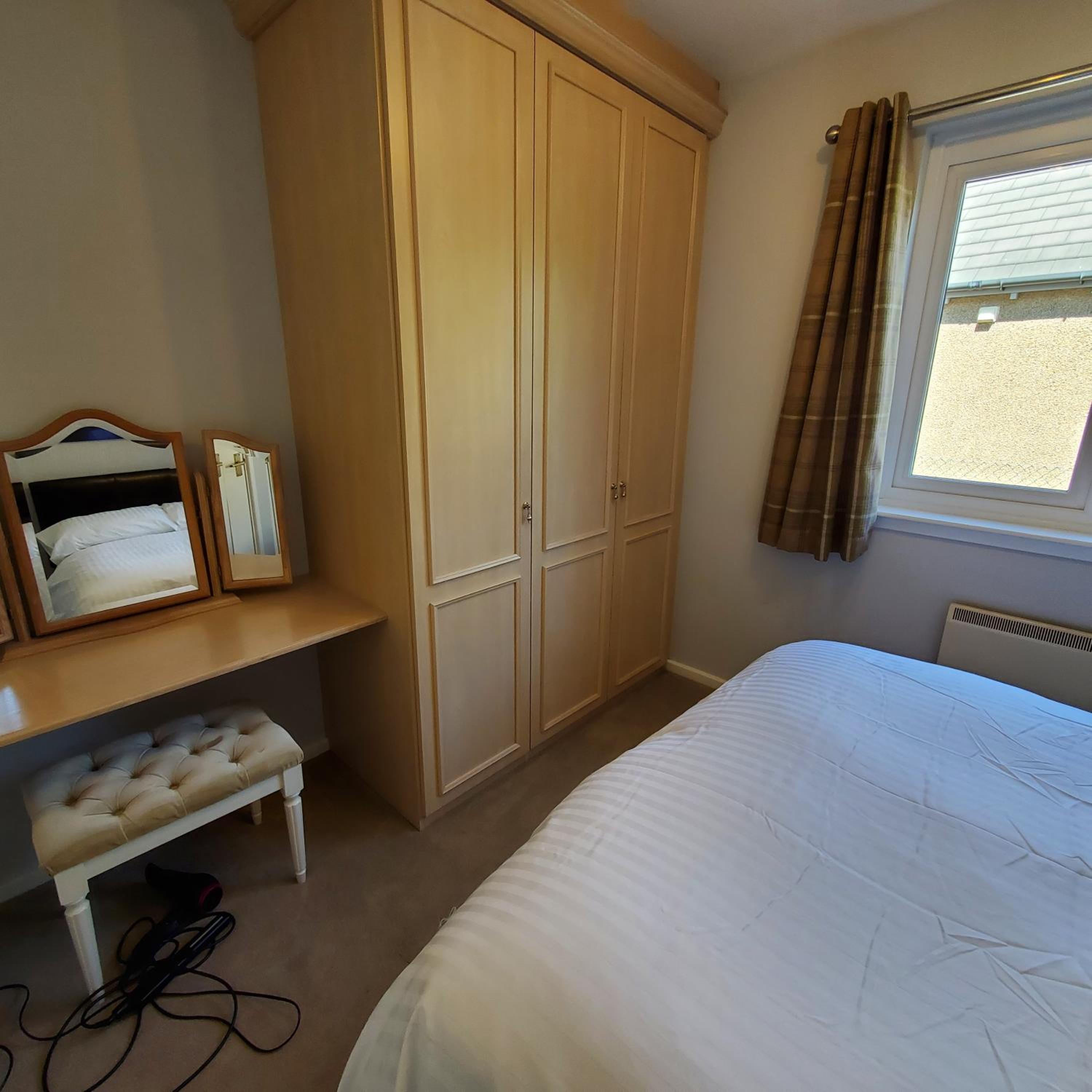 Three-Bedroom House photo 3