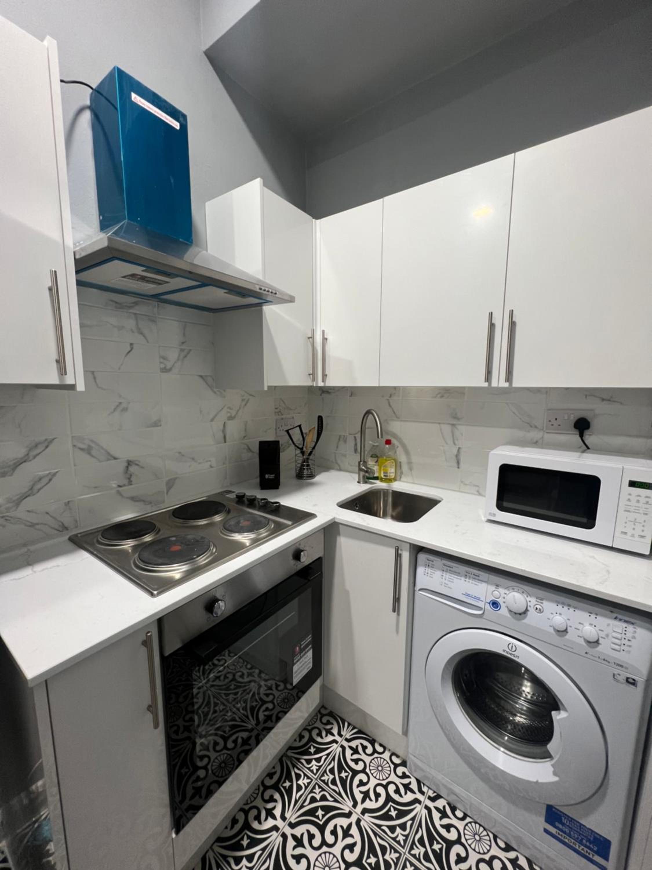 One-Bedroom Apartment - Photo 3