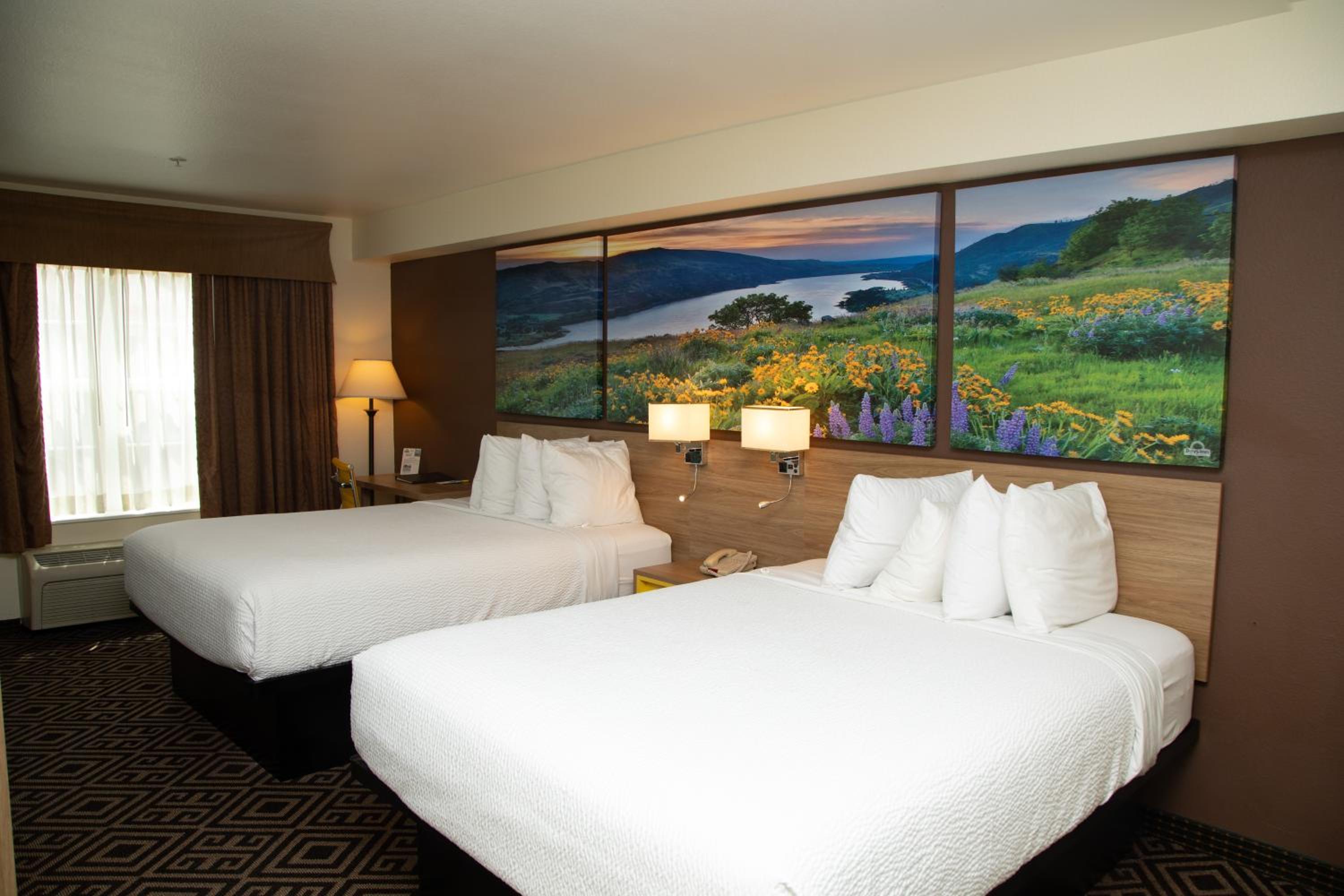 Queen Room with Two Queen Beds - Non Smoking - Photo 1