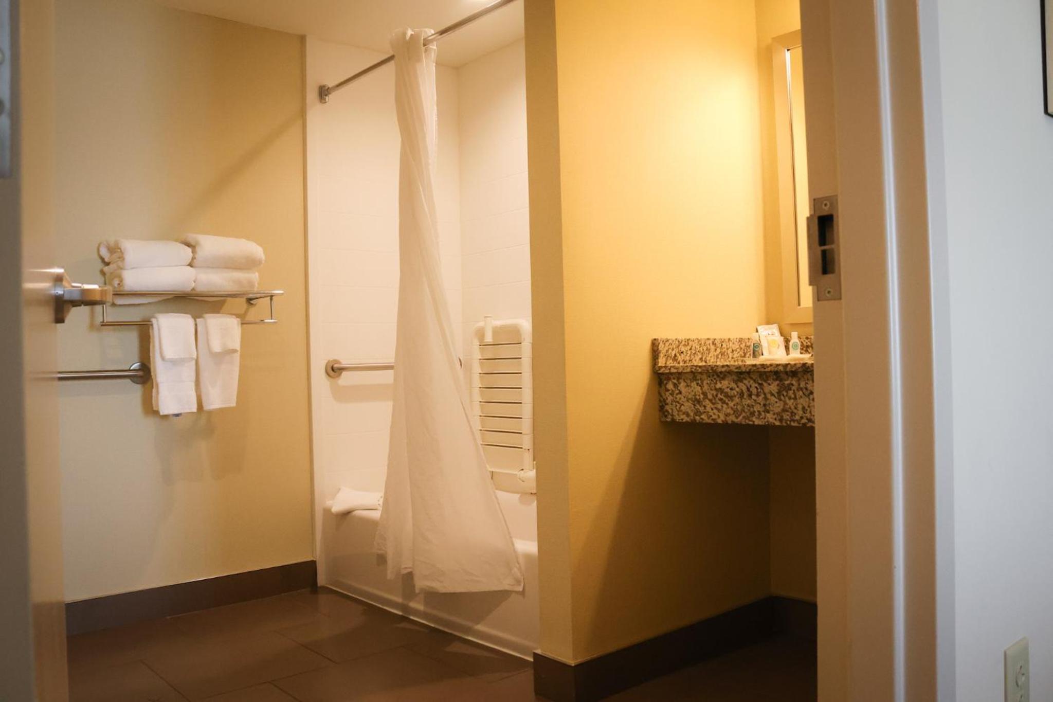 Suite with Two Queen Beds - Accessible/Non-Smoking photo 2