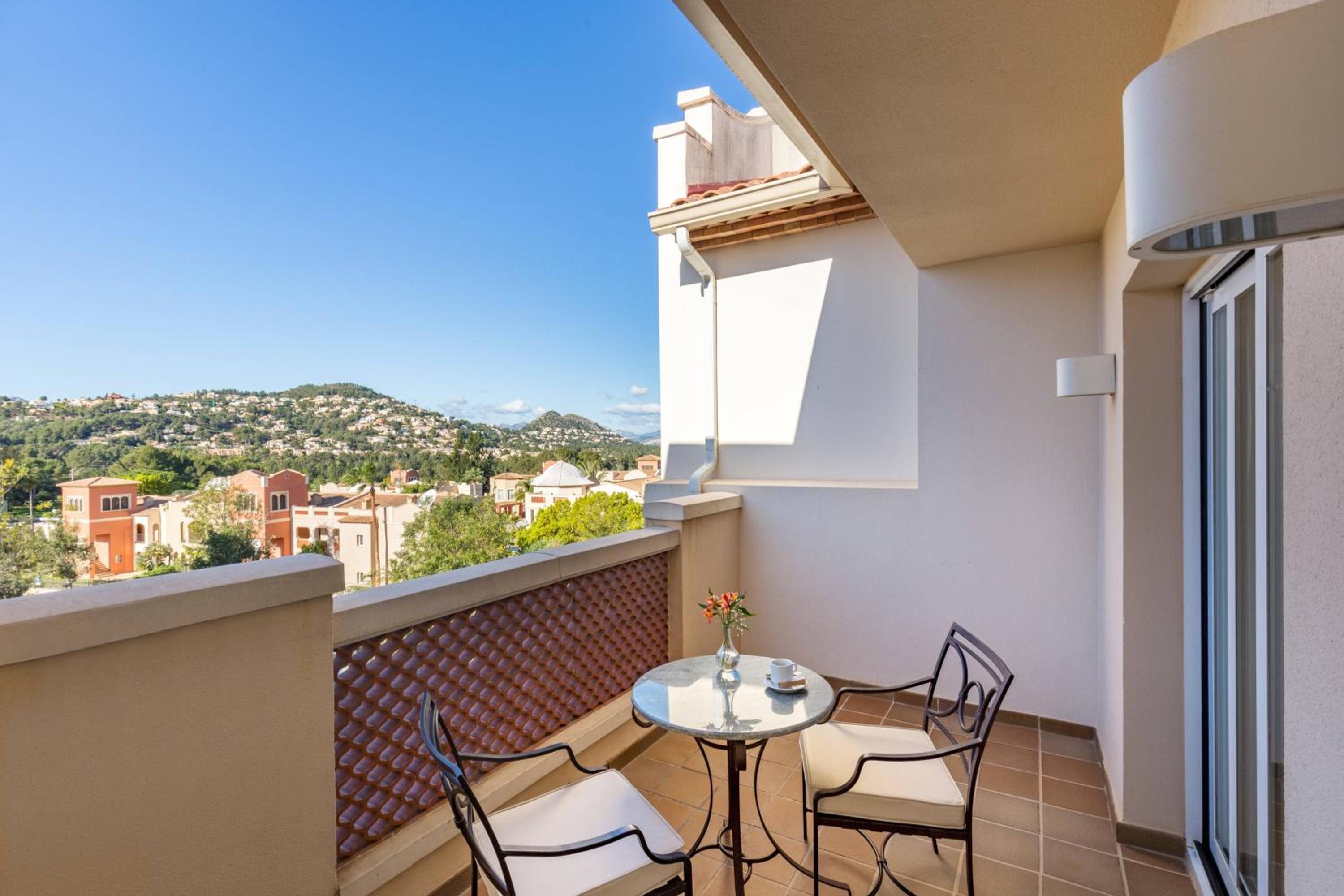 Standard King Suite with Sofa Bed, Balcony and Inland View thumbnail 6