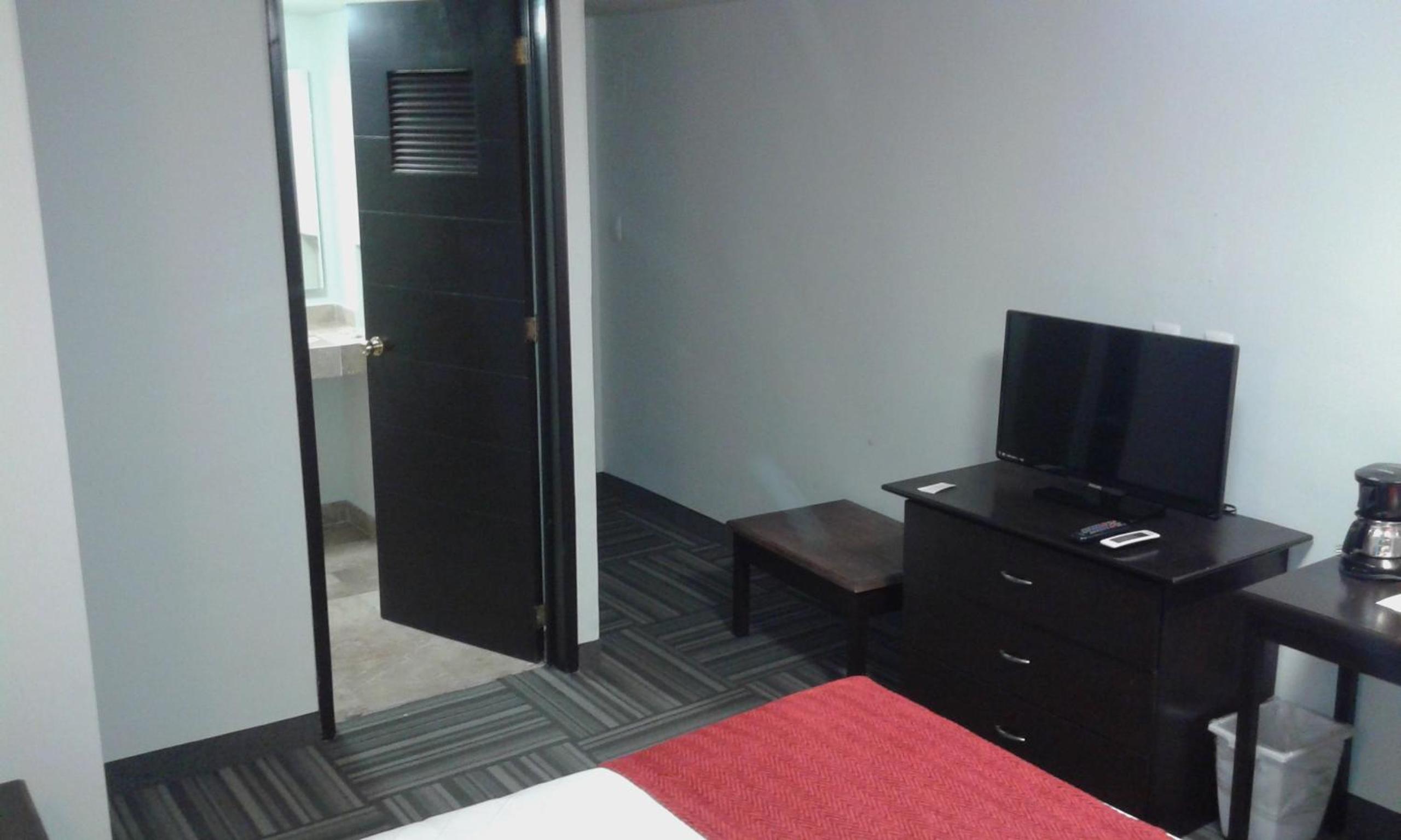 Double Room with One Double Bed - Non-Smoking - Photo 2