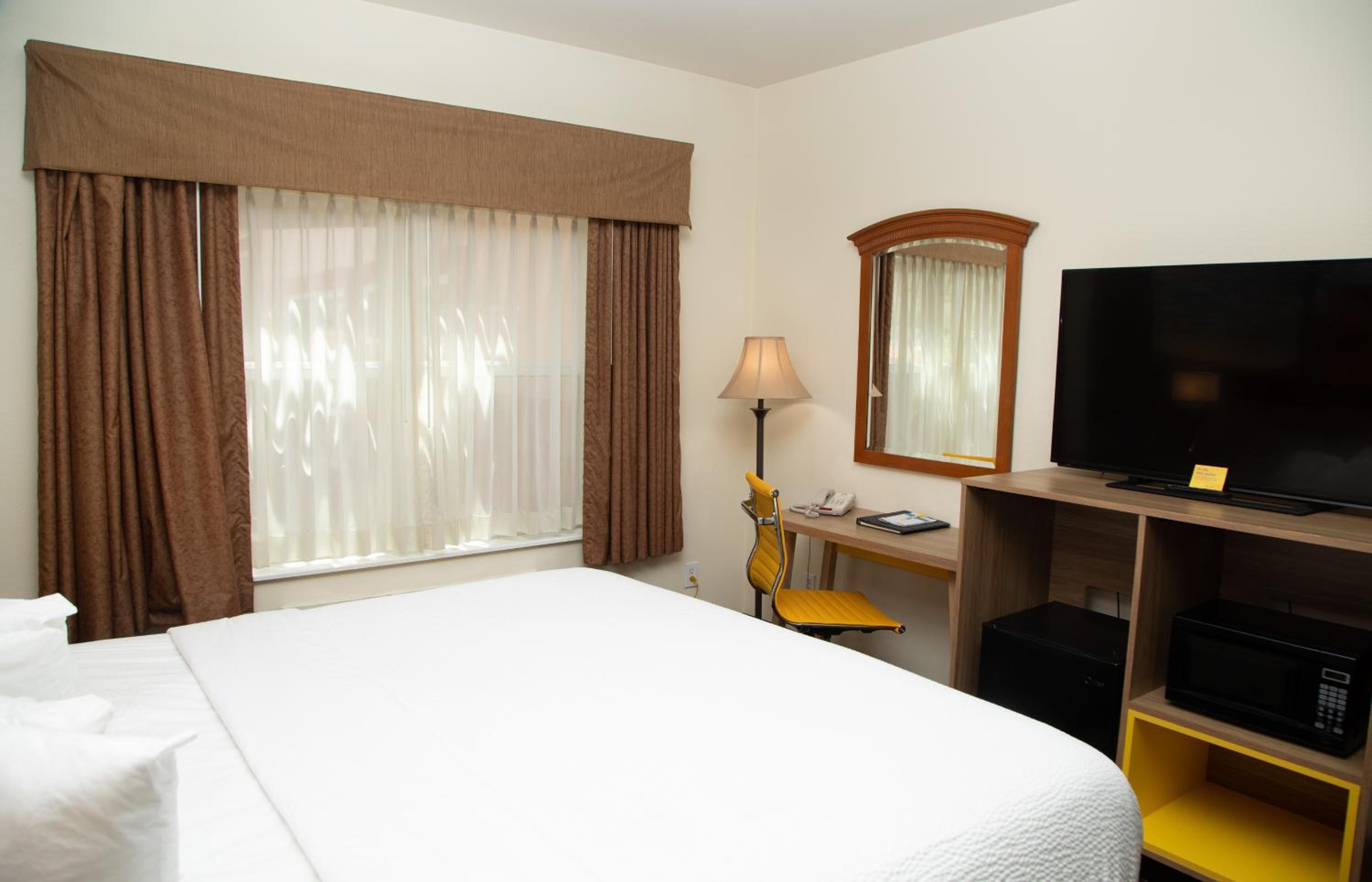 King Suite with Spa Bath- Non-Smoking - Photo 7