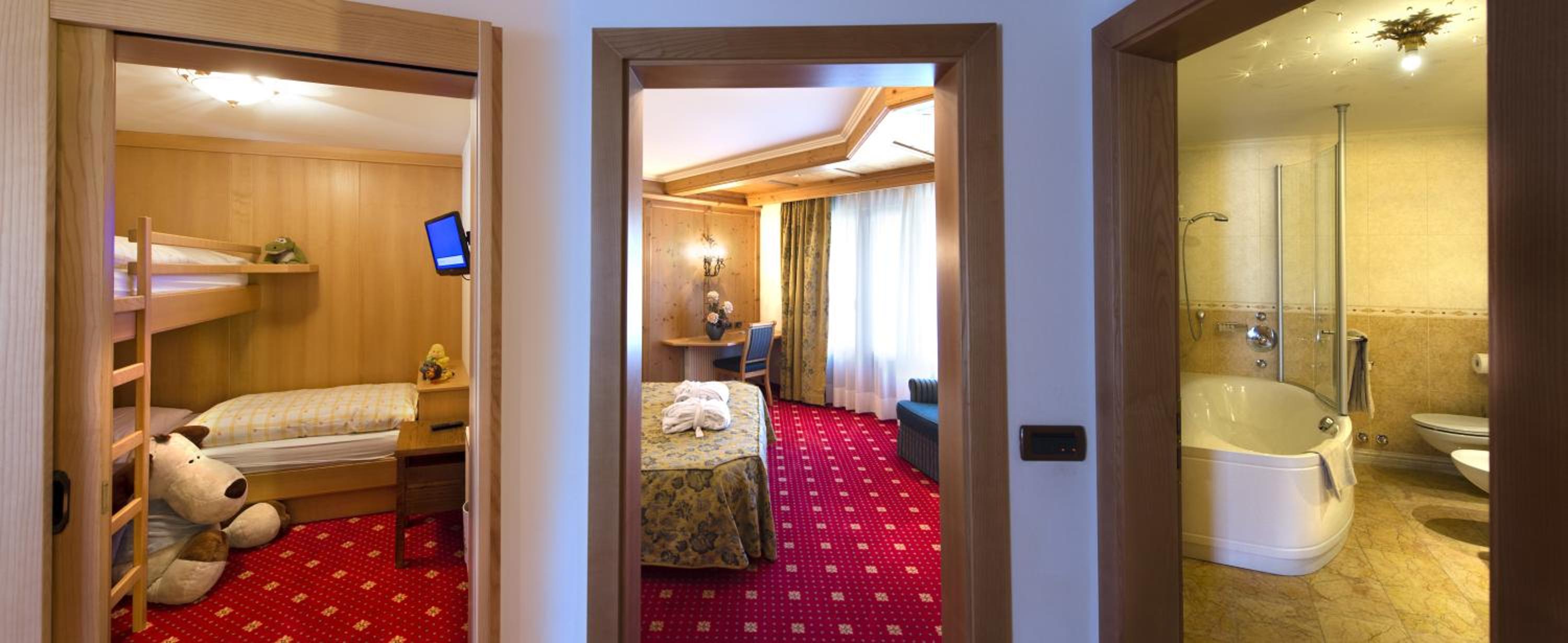 Superior Two-Bedroom Suite (2 Adults + 2 Children)  photo 2