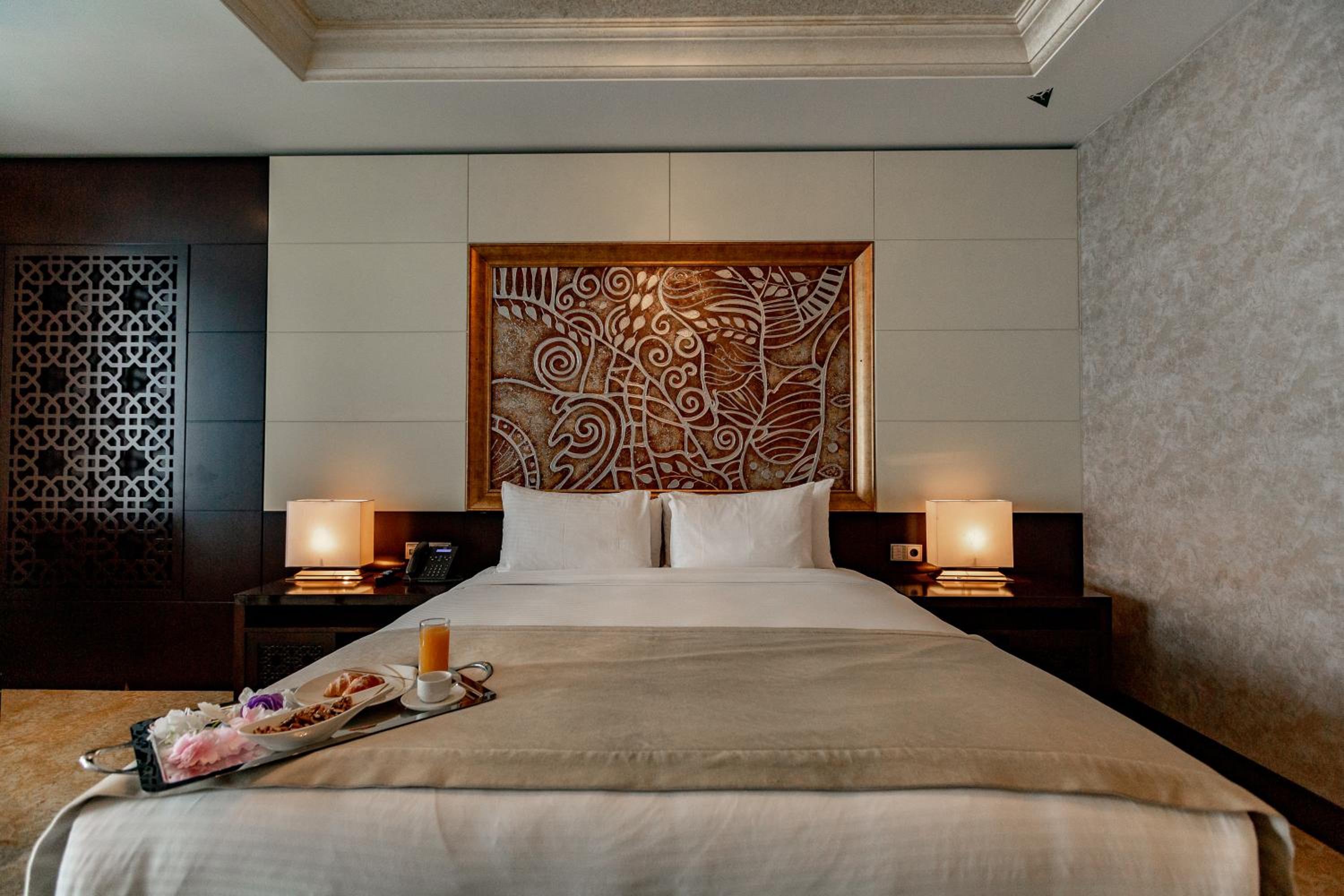 Deluxe King Room with Mountain View photo 1