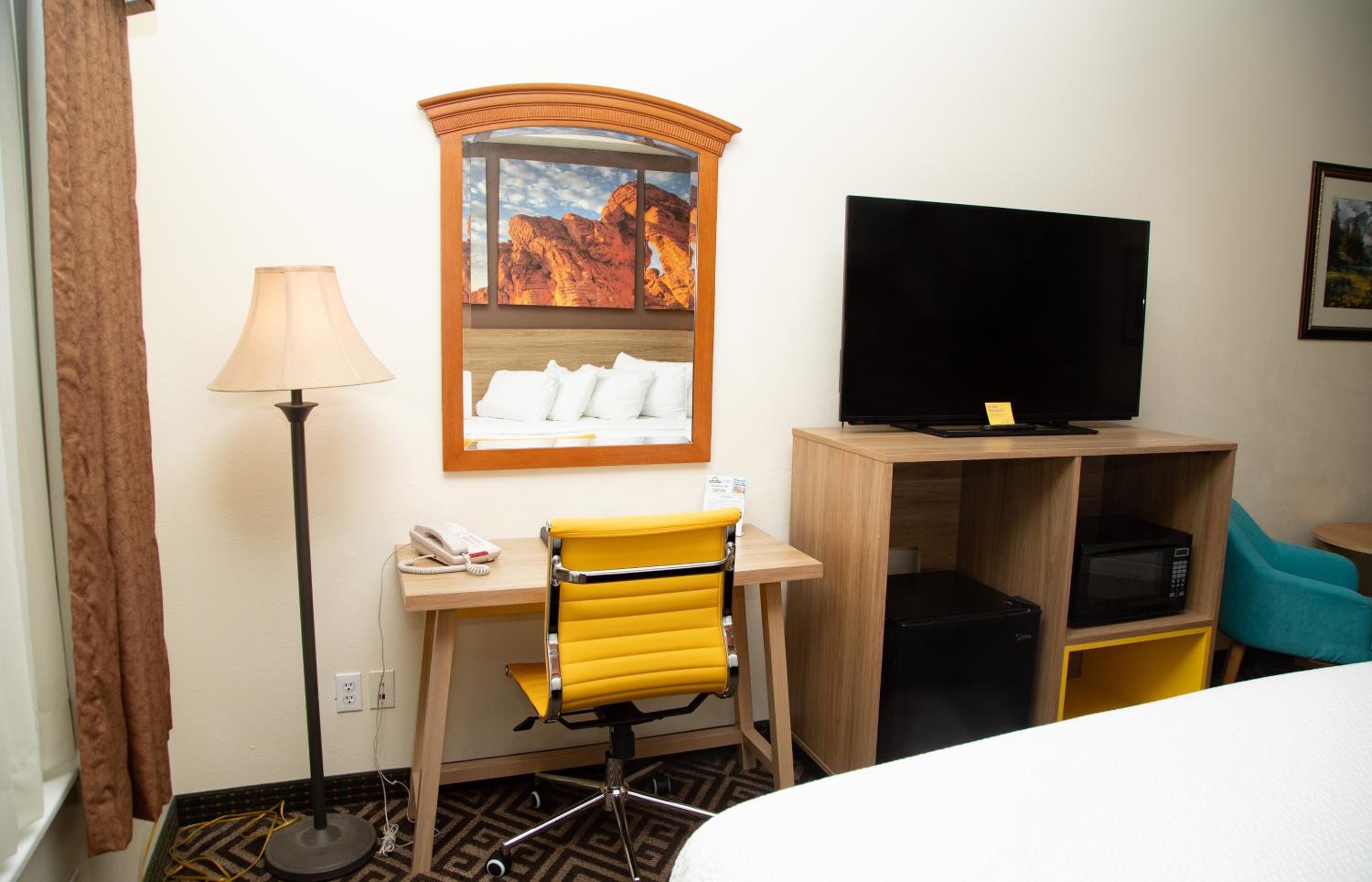 King Suite with Spa Bath- Non-Smoking - Photo 8