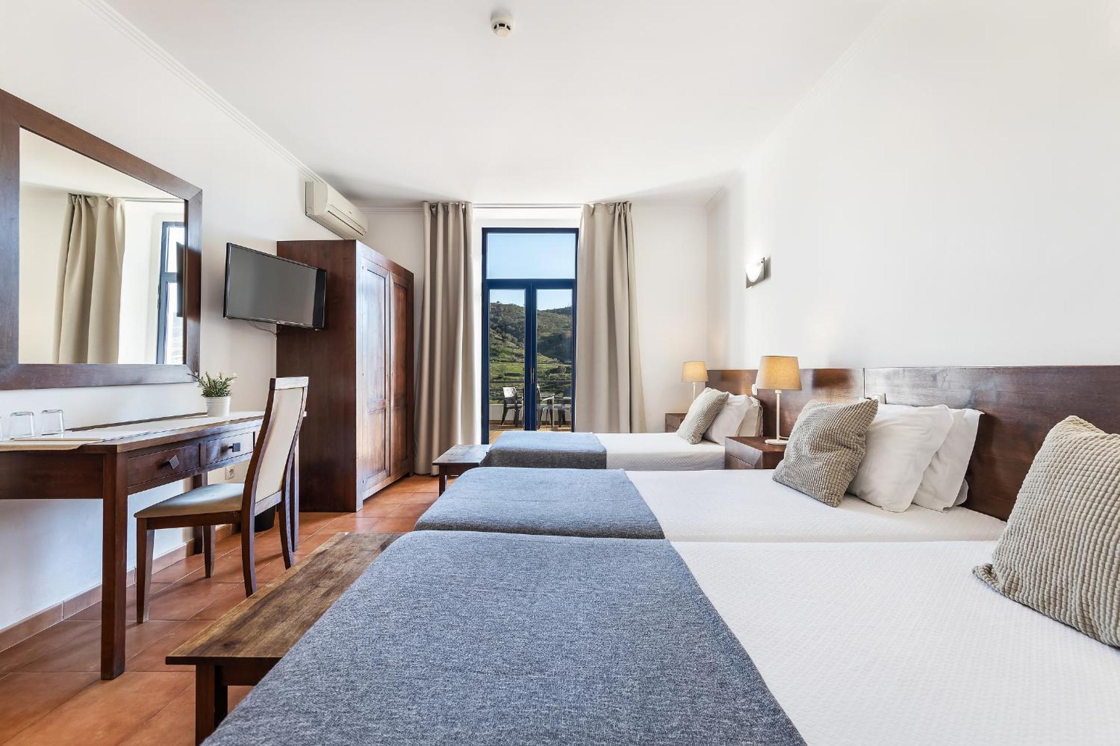 Triple Room with River View - Photo 1