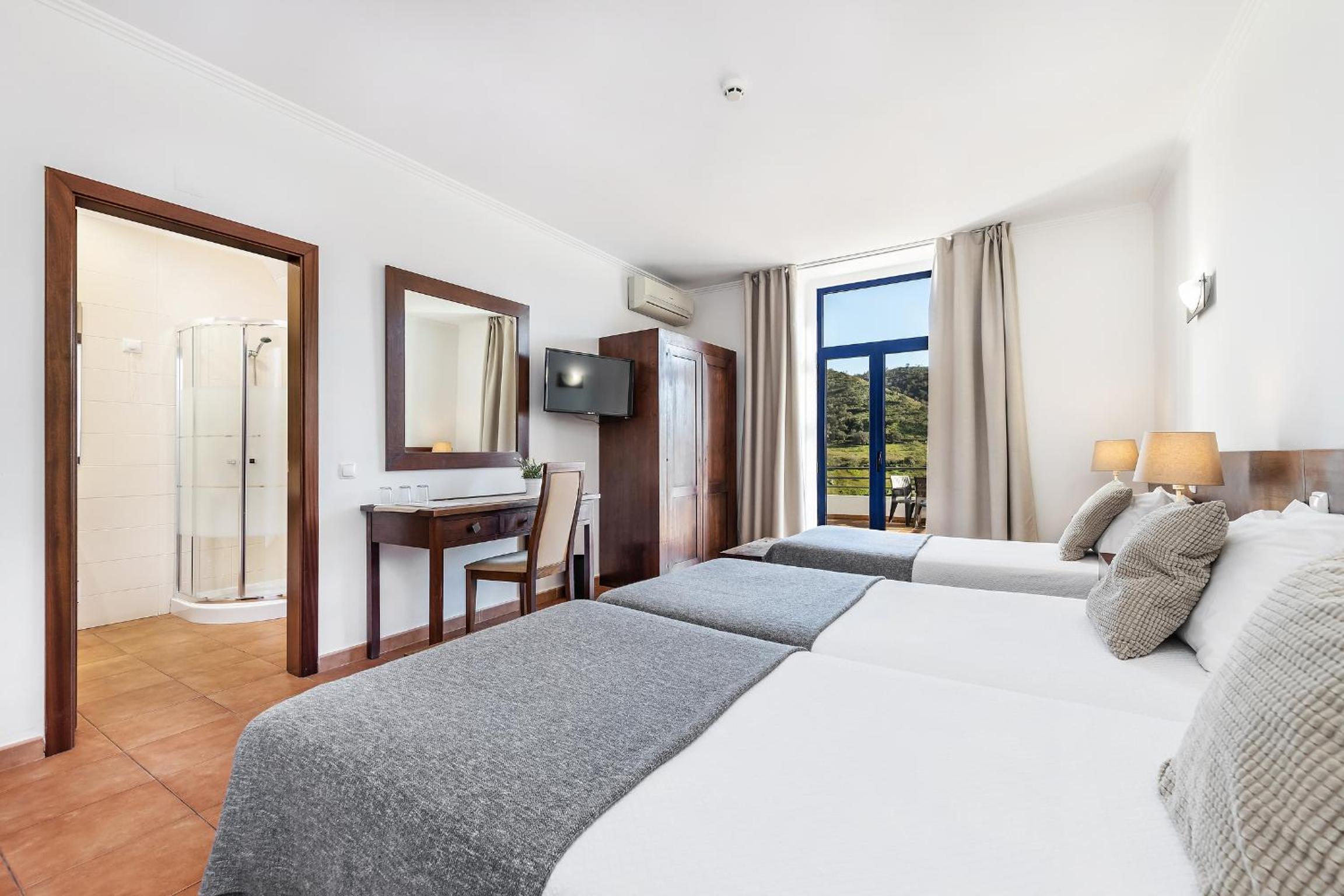 Triple Room with River View - Photo 2
