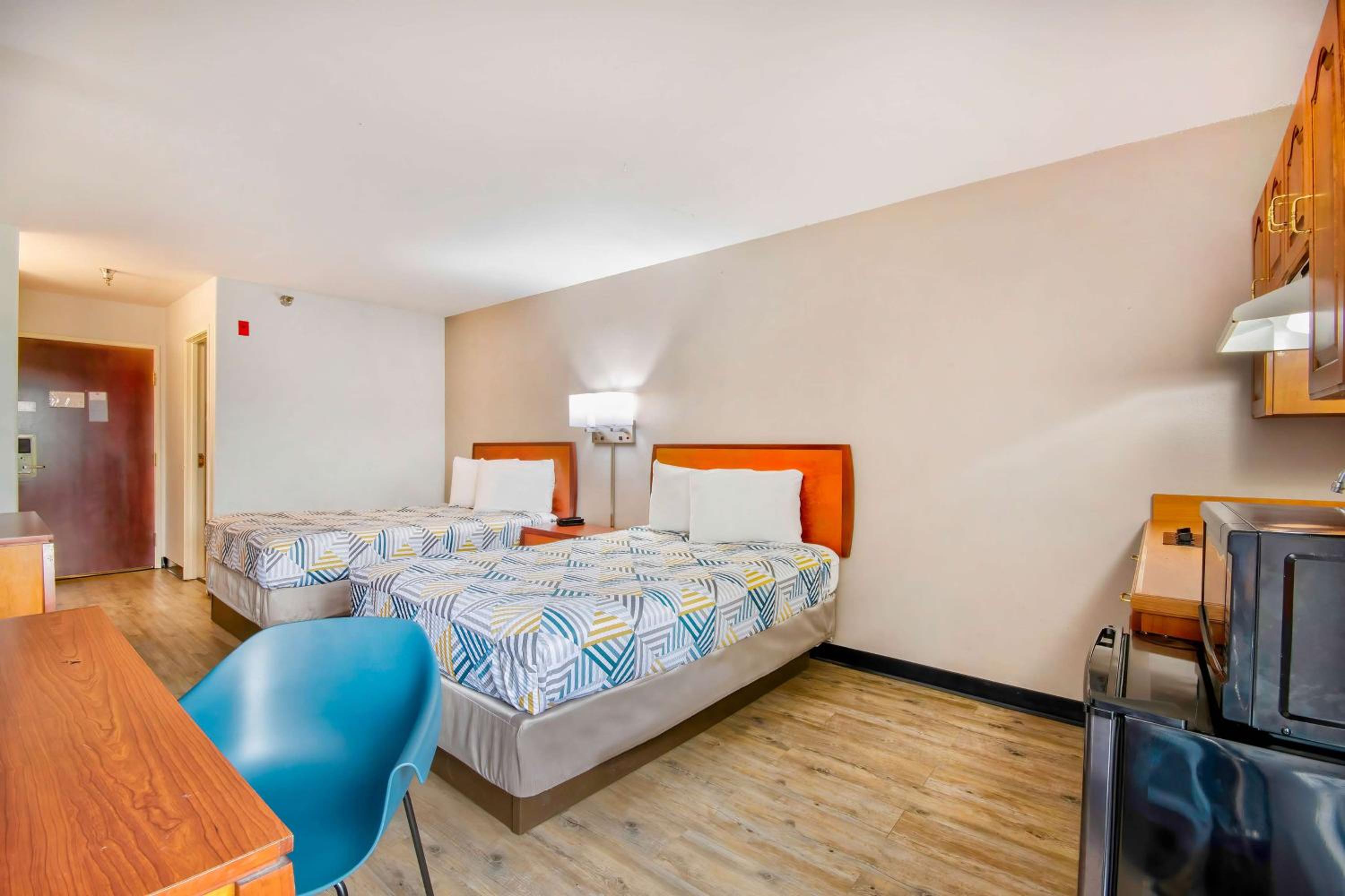 Deluxe Quadruple Room - Non-Smoking - Photo 1
