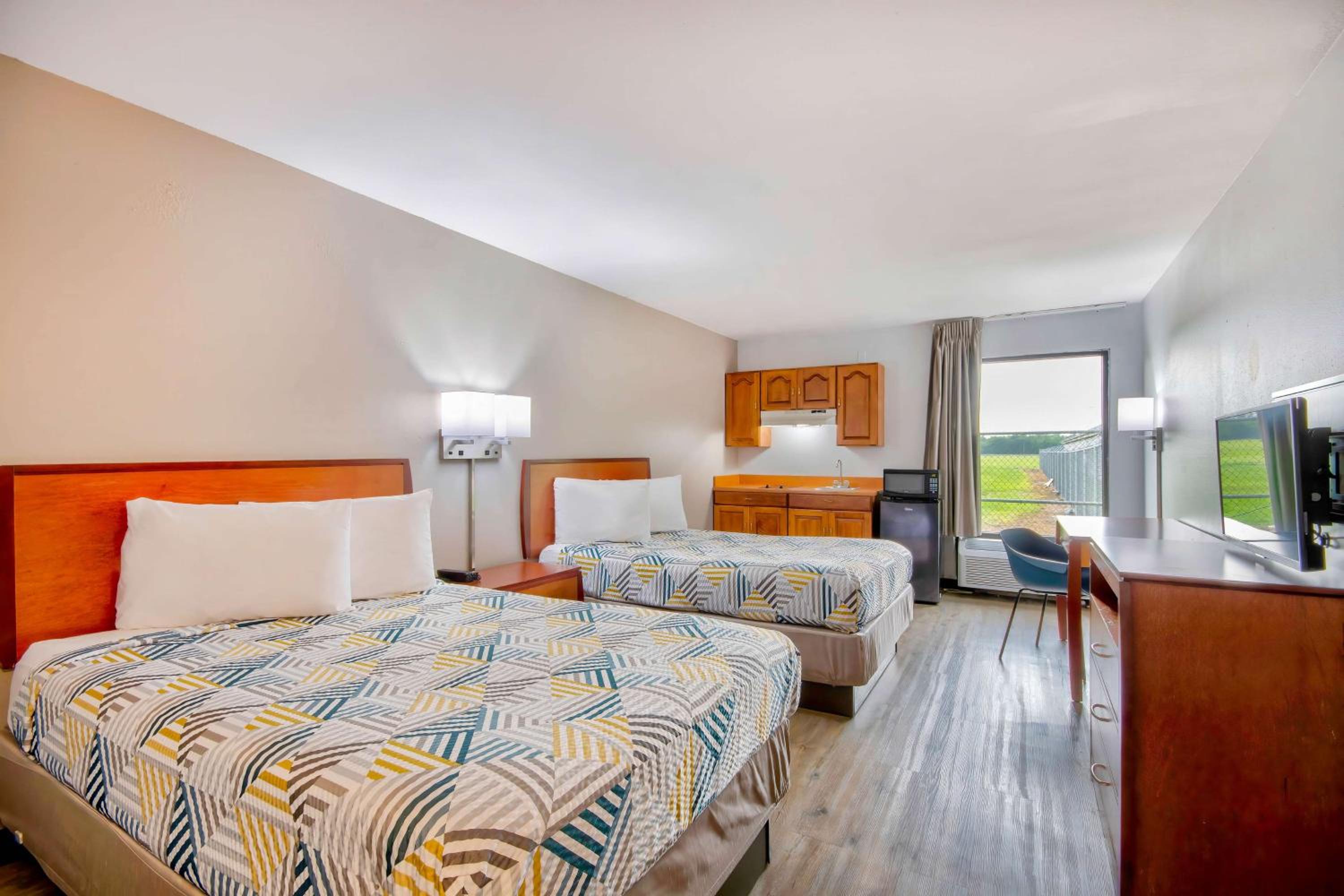 Deluxe Quadruple Room - Non-Smoking - Photo 2