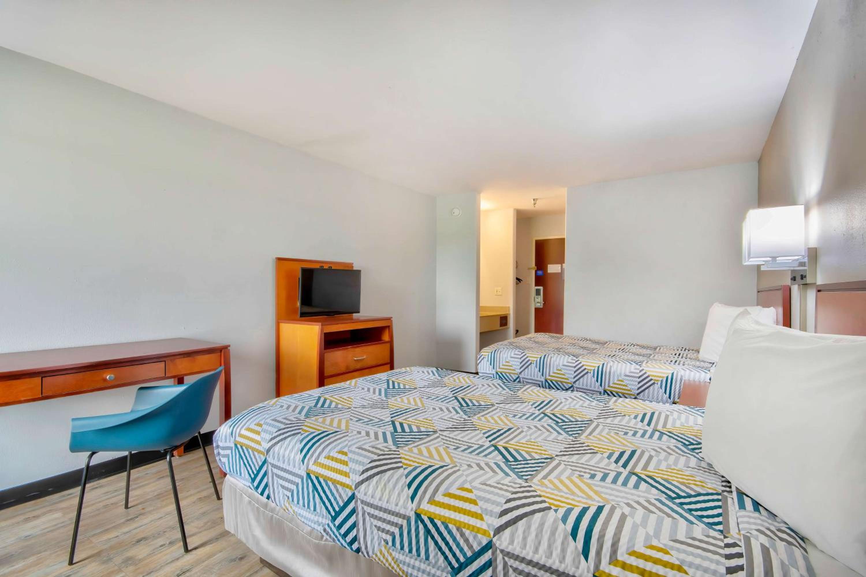 Studio with Two Double Beds - Smoking - Photo 3