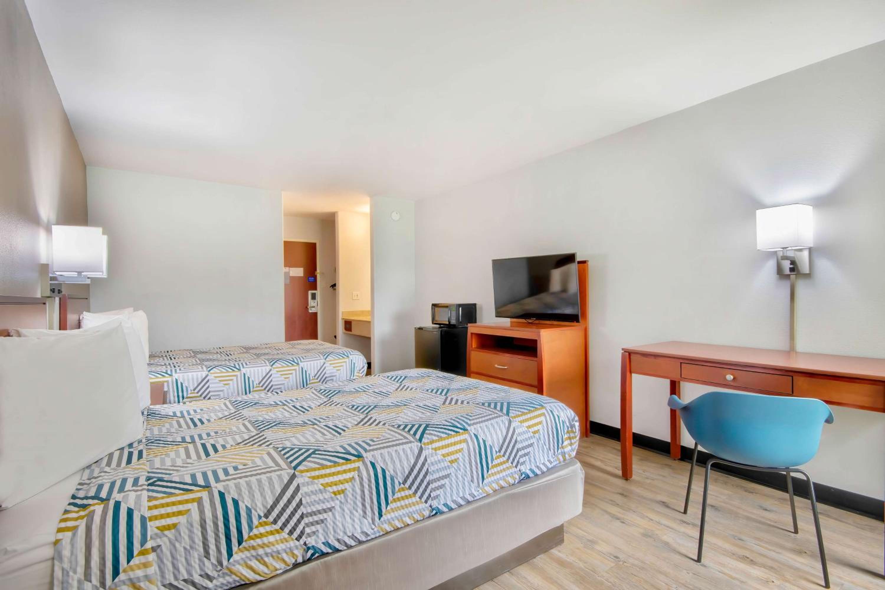 Deluxe Queen Room with Two Queen Beds