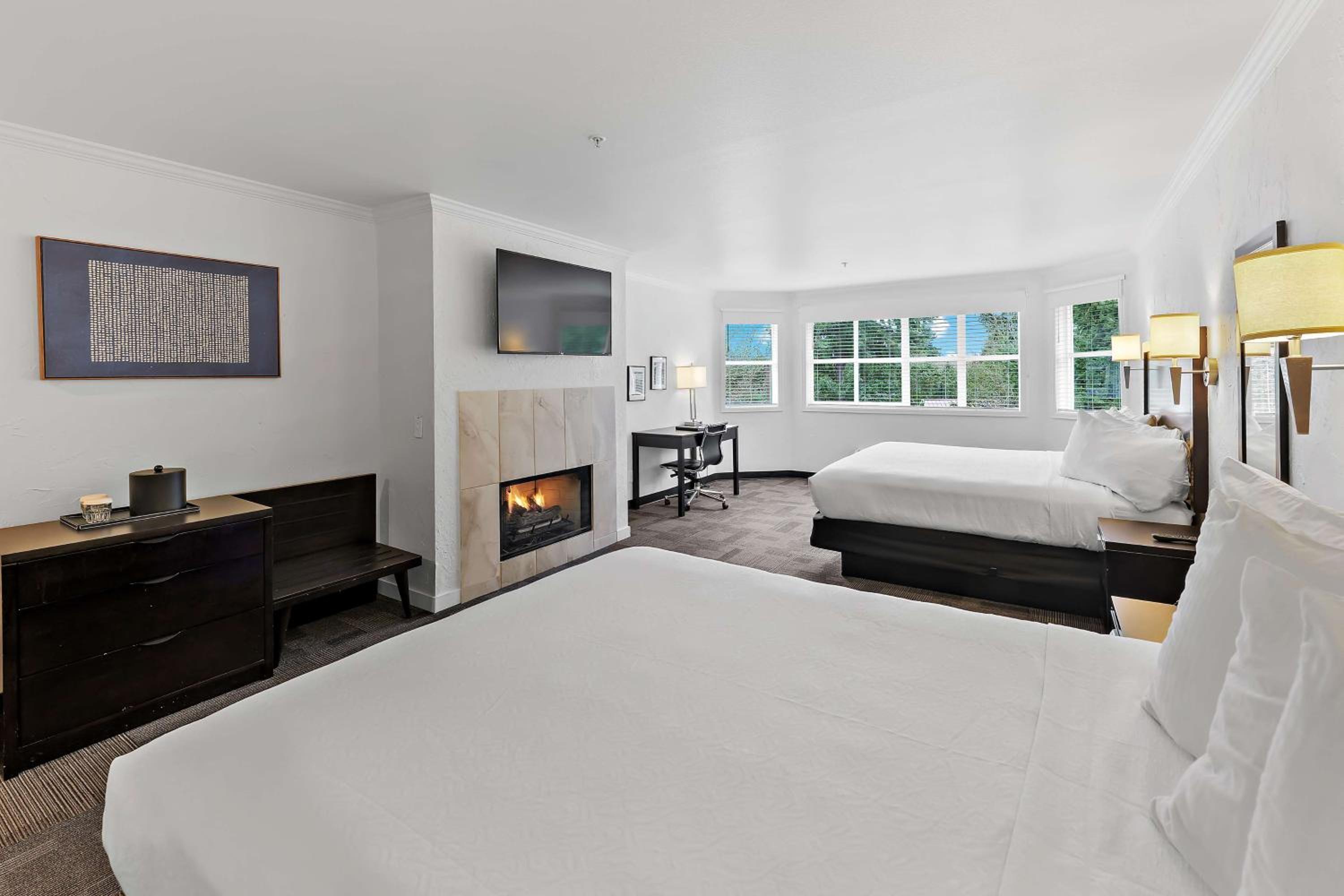Room with King and Queen Bed and Balcony - Photo 3