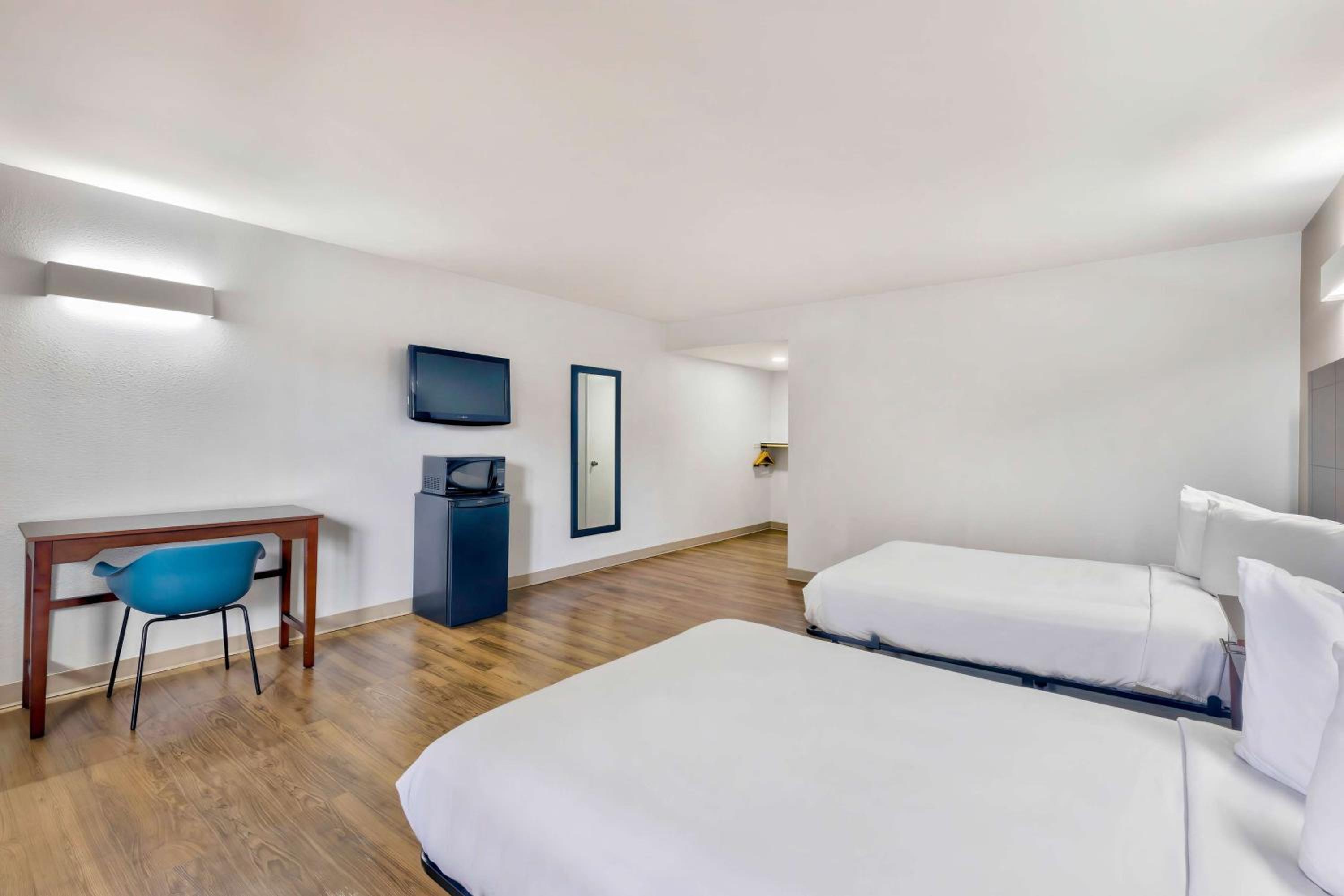 Deluxe Quadruple Room - Smoking photo 3