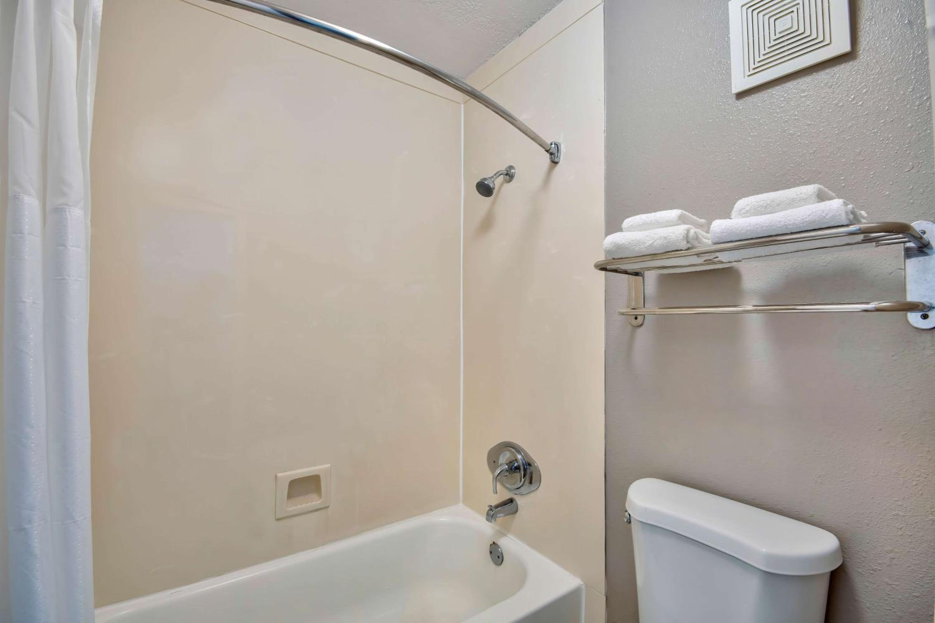 King Room - Non-Smoking - Photo 1