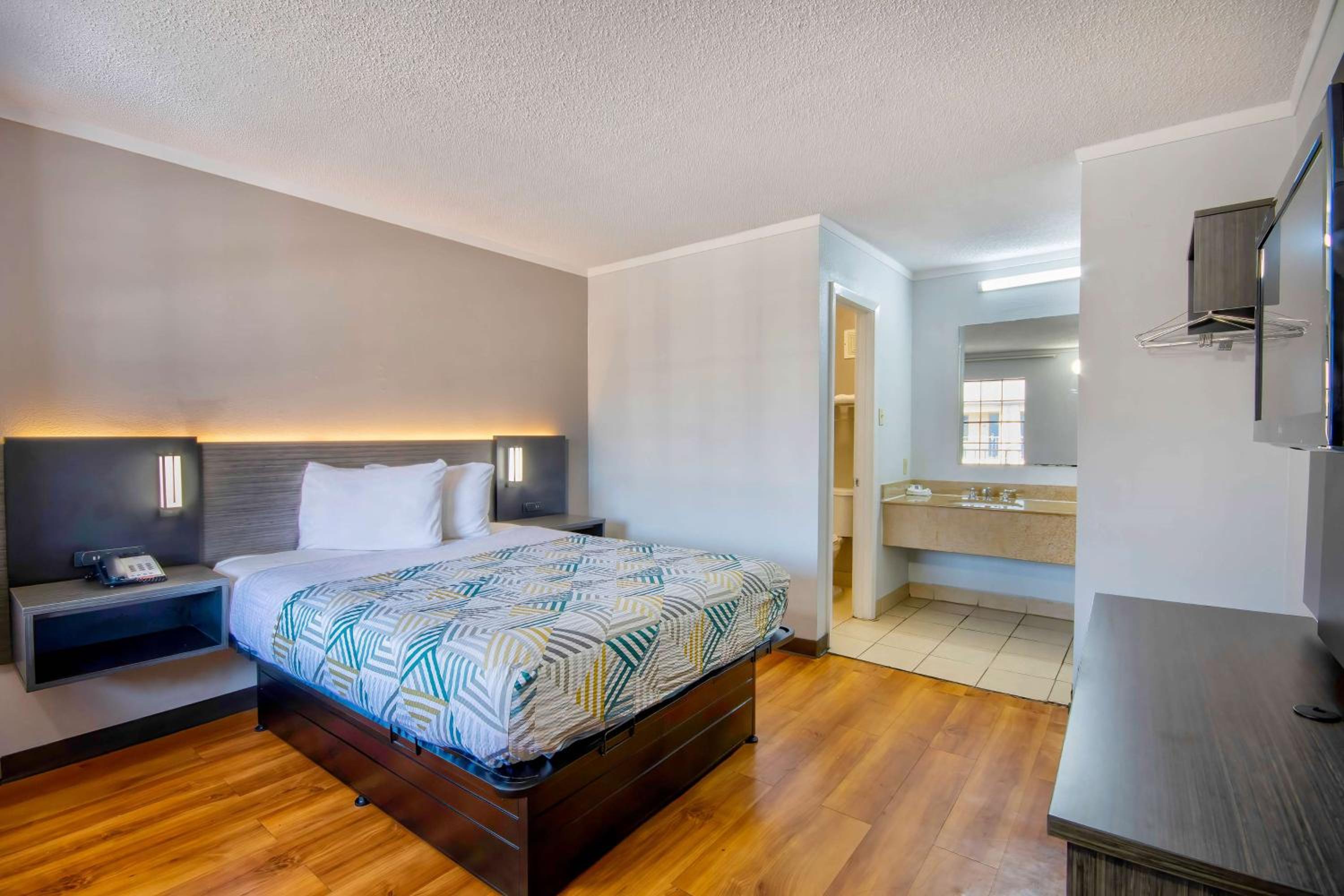 Double Room - Non-Smoking  - Photo 1