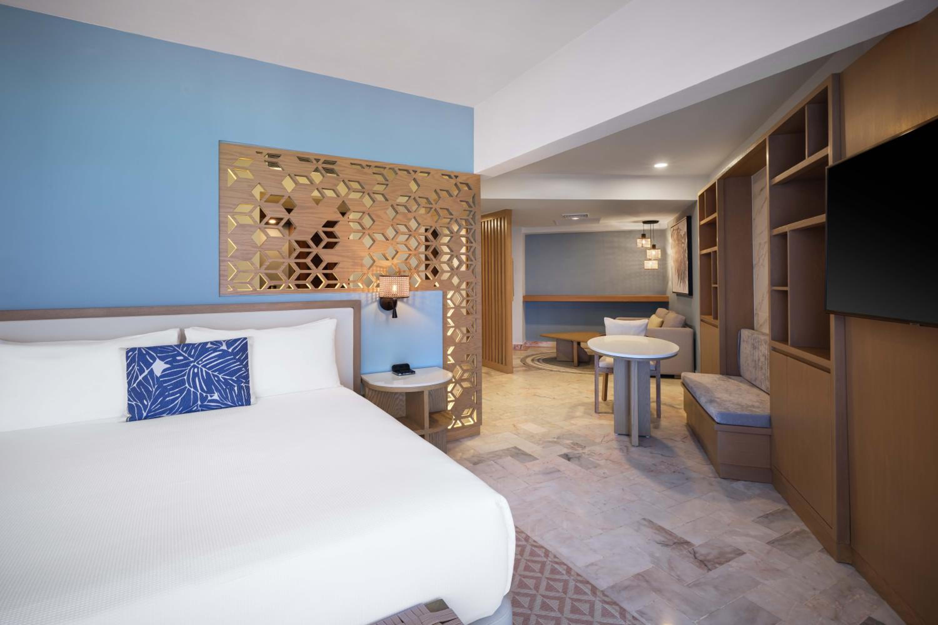 Executive King Suite with Ocean View - Non-Smoking - Photo 4
