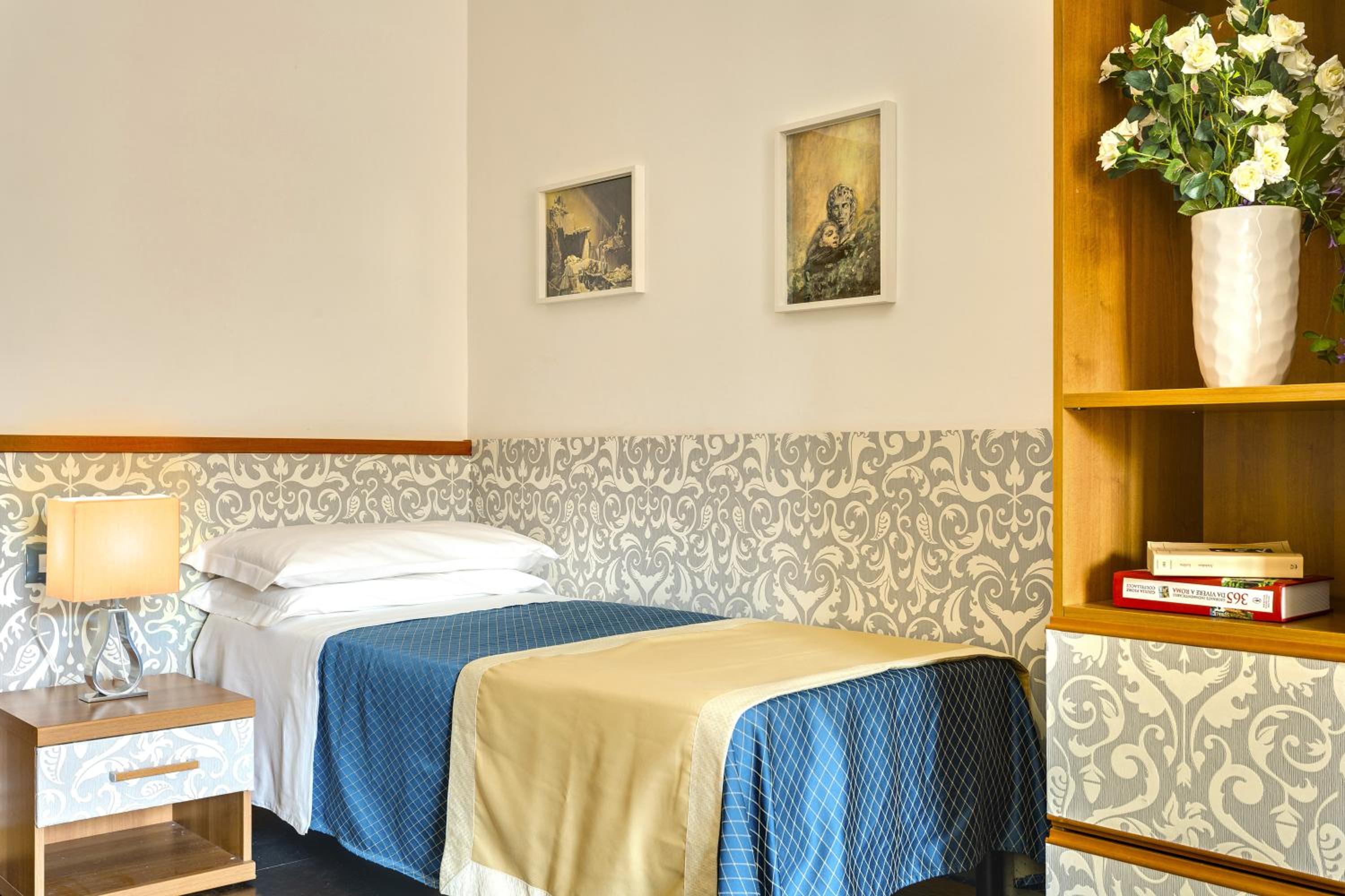 Single Room photo 2