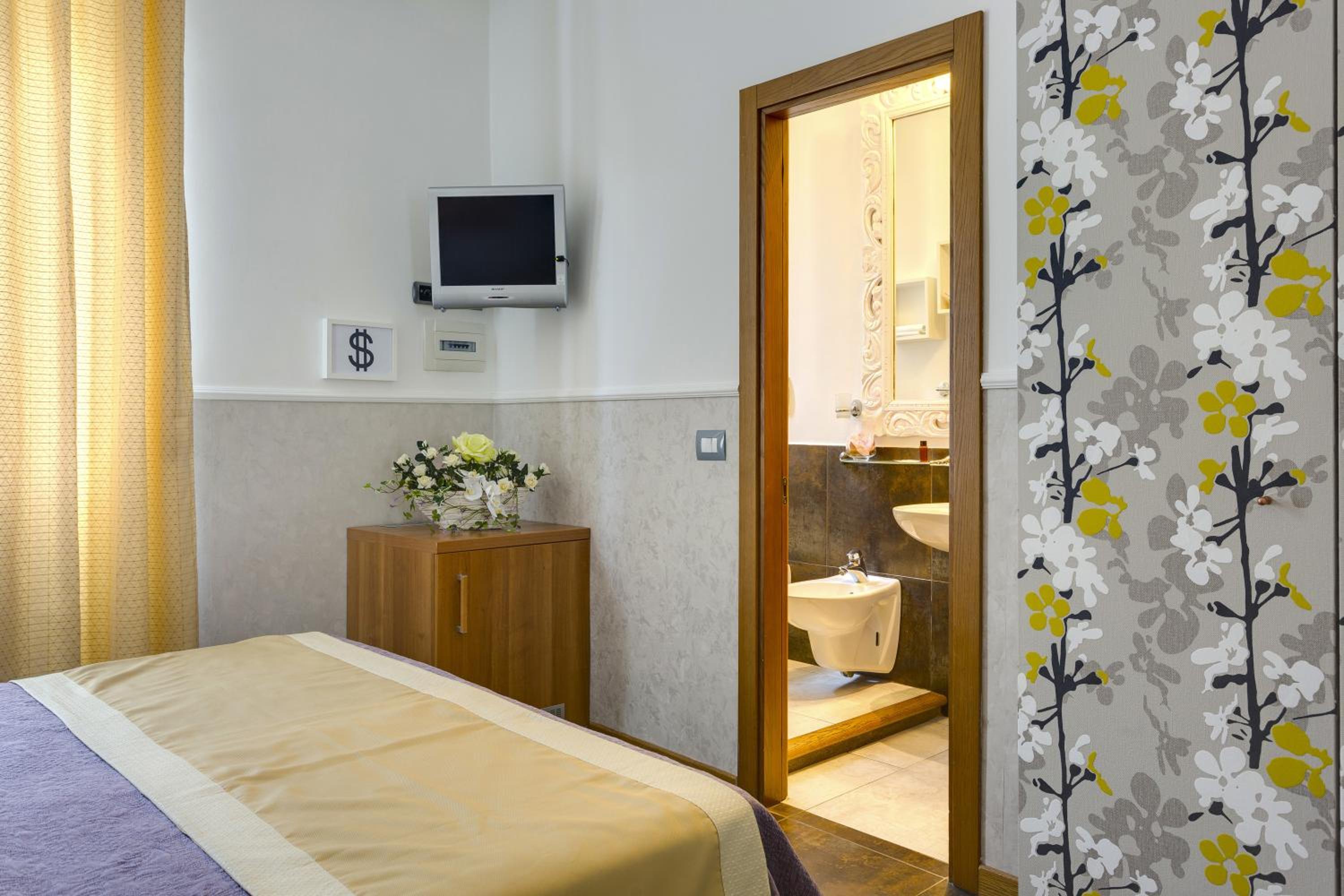 Small Double Room photo 3