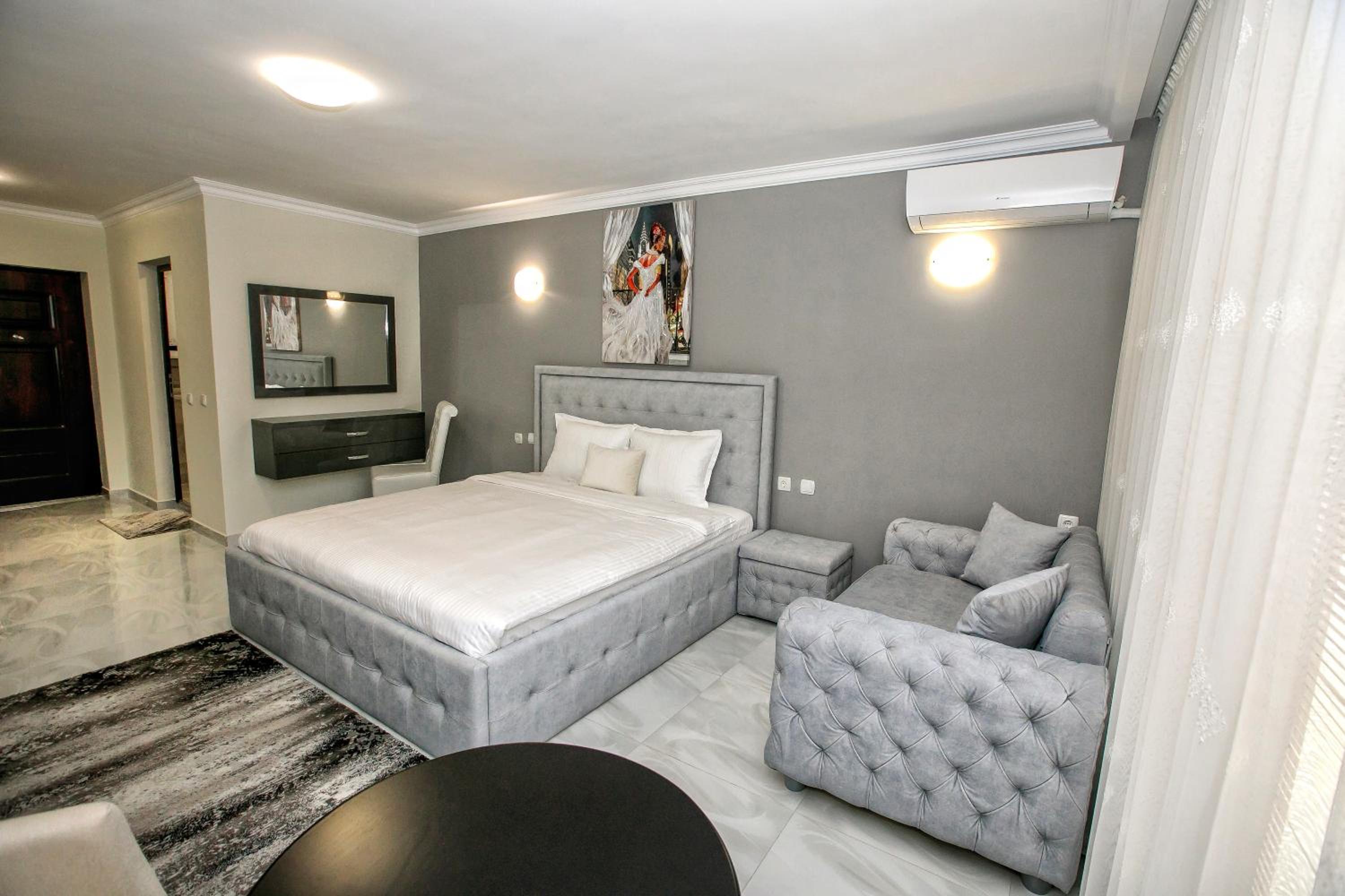 Deluxe Double Room with Balcony photo 3