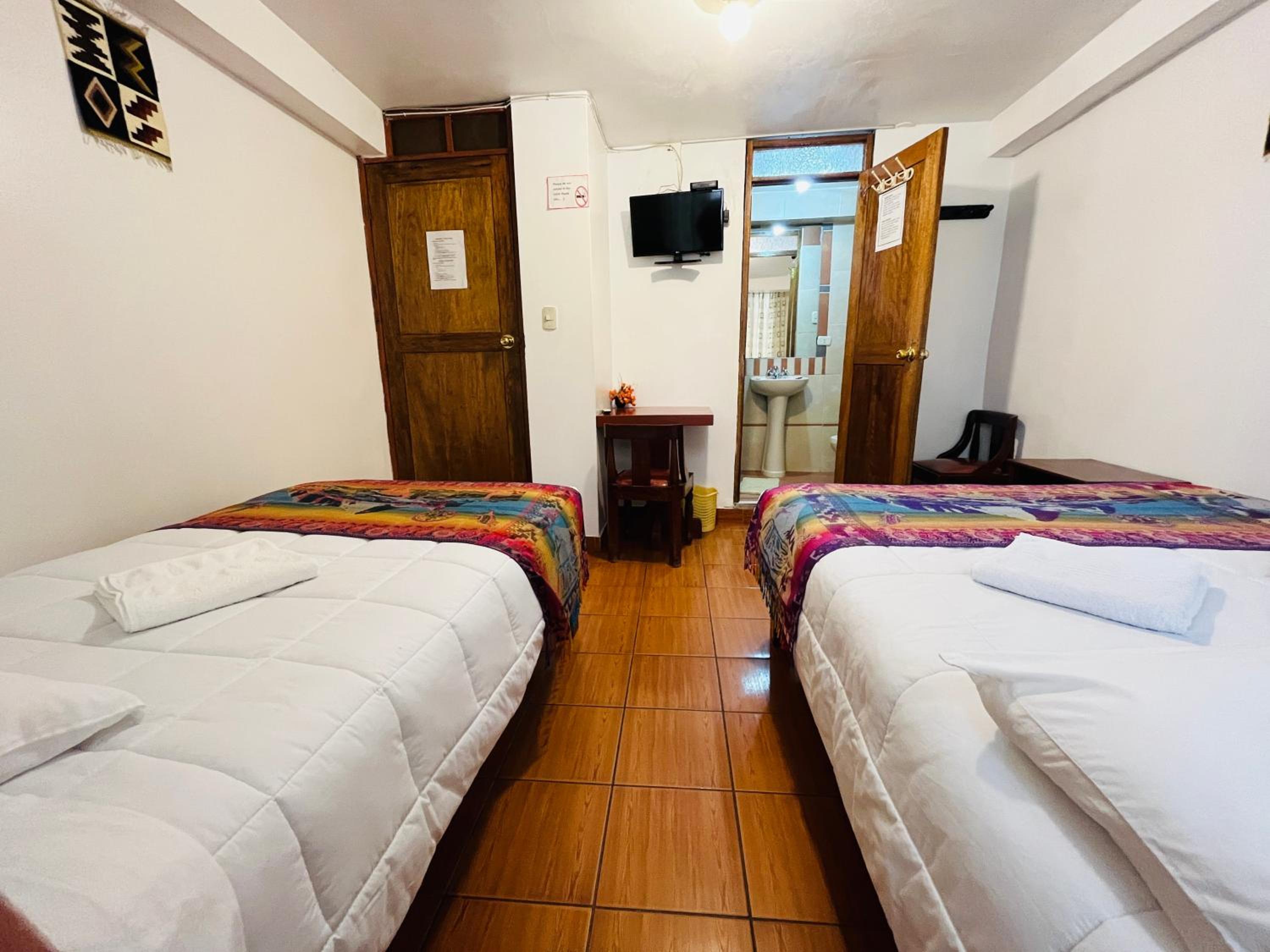 Twin Room with Private Bathroom photo 3