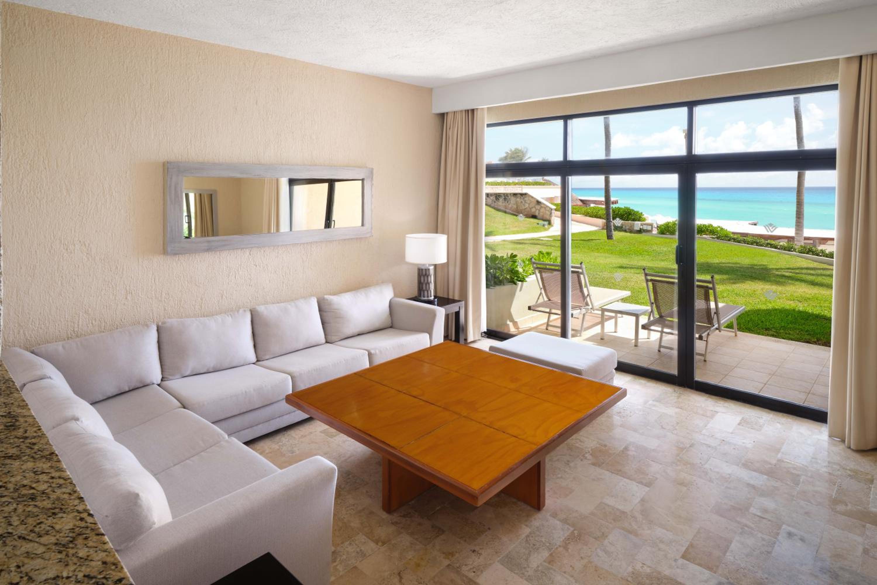 Three-Bedroom Deluxe Villa with Two King Beds and Two Double Beds - Non-Smoking - Photo 8