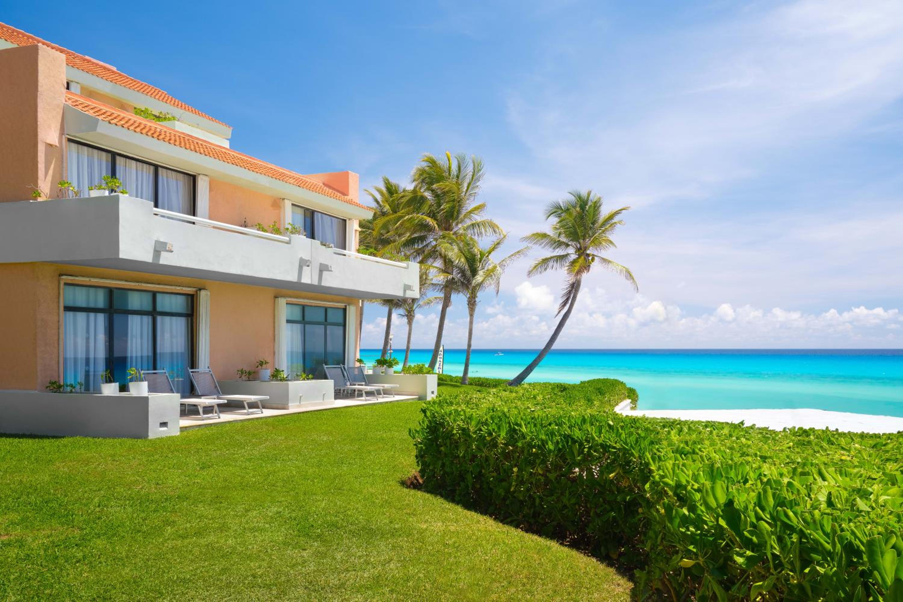 Three-Bedroom Deluxe Villa with Two King Beds and Two Double Beds - Non-Smoking - Photo 3
